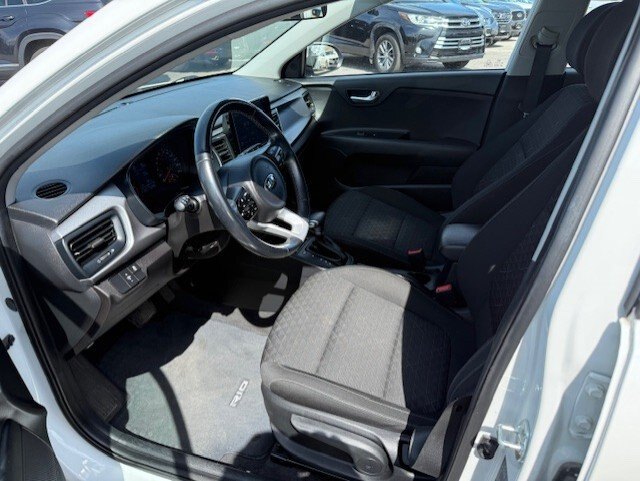 2021 KIA RIO 5 DOOR LX PREMIUM / $154.26 BIWEEKLY INCLUDING TAX / HEATED FRONT SEATS / CARFAX CLEAN