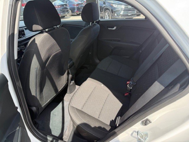 2021 KIA RIO 5 DOOR LX PREMIUM / $154.26 BIWEEKLY INCLUDING TAX / HEATED FRONT SEATS / CARFAX CLEAN