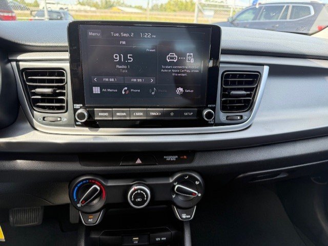 2021 KIA RIO 5 DOOR LX PREMIUM / $154.26 BIWEEKLY INCLUDING TAX / HEATED FRONT SEATS / CARFAX CLEAN