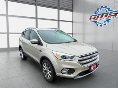 2018 FORD ESCAPE TITANIUM / $179.12 BIWEEKLY INCLUDING TAX / CARFAX CLEAN / PANORAMIC SUNROOF