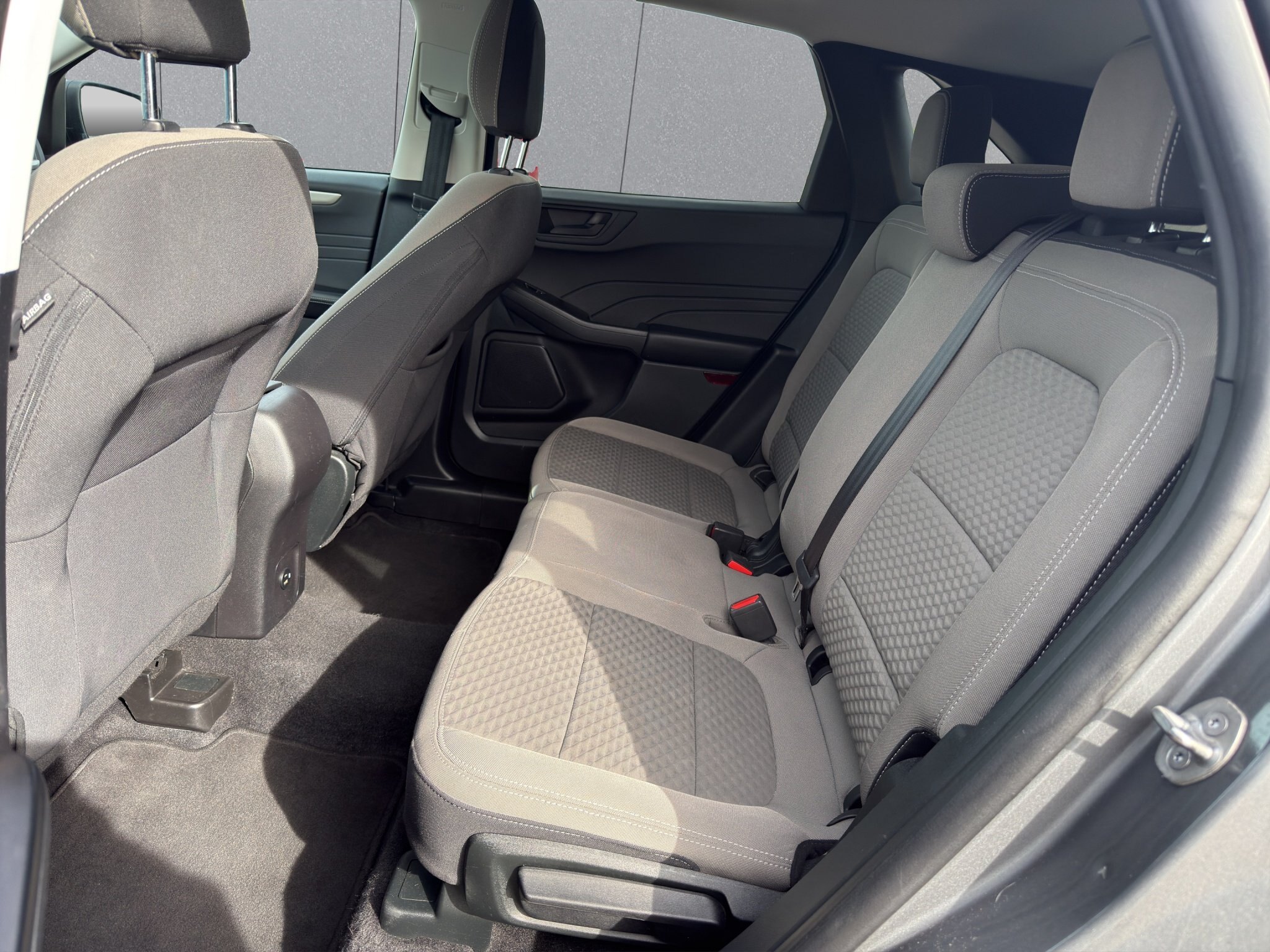 2022 FORD ESCAPE SE AWD / $183.60 BIWEEKLY INCLUDING TAX / PUSH BUTTON START / HEATED FRONT SEATS