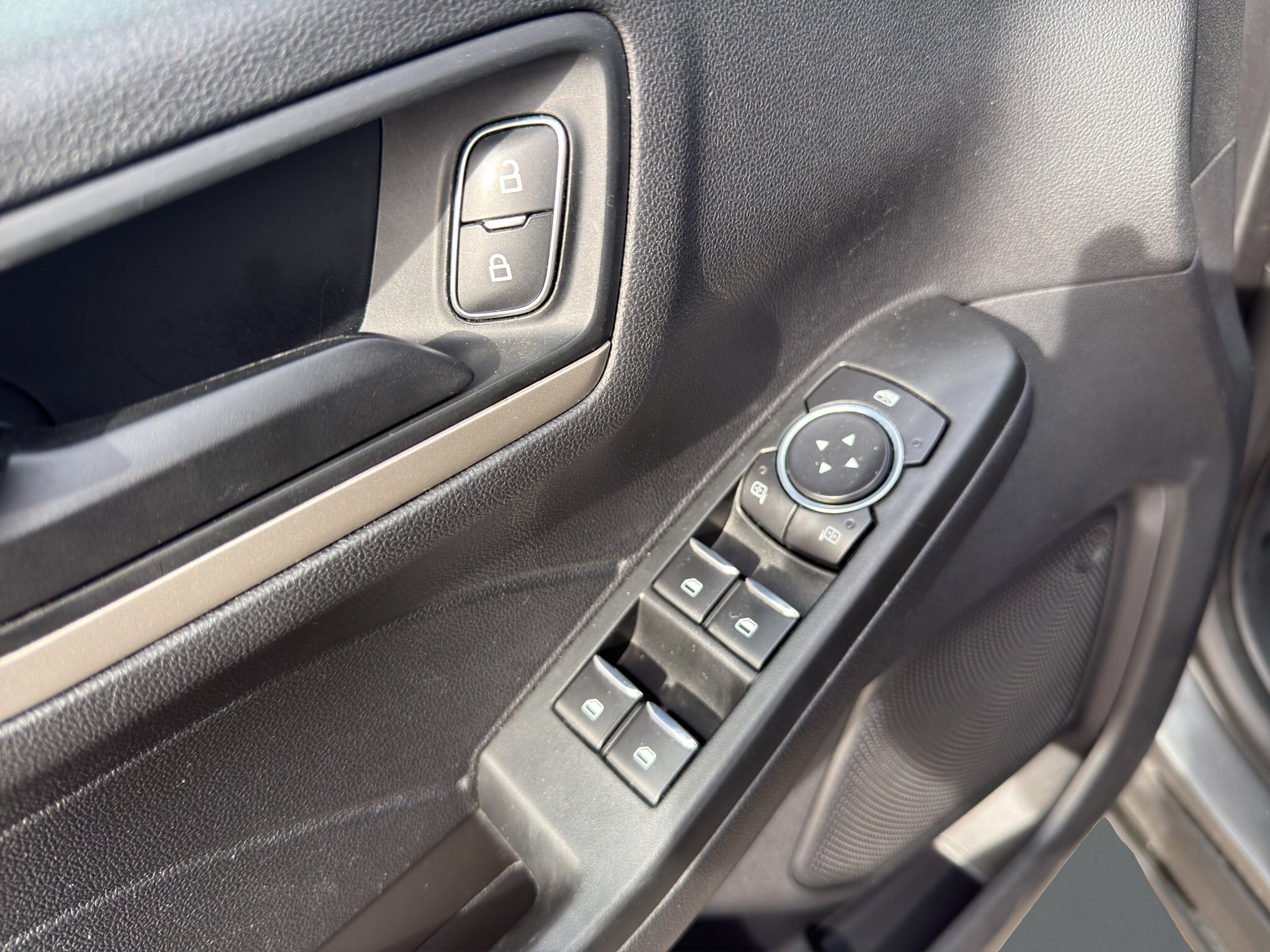 2022 FORD ESCAPE SE AWD / $183.60 BIWEEKLY INCLUDING TAX / PUSH BUTTON START / HEATED FRONT SEATS