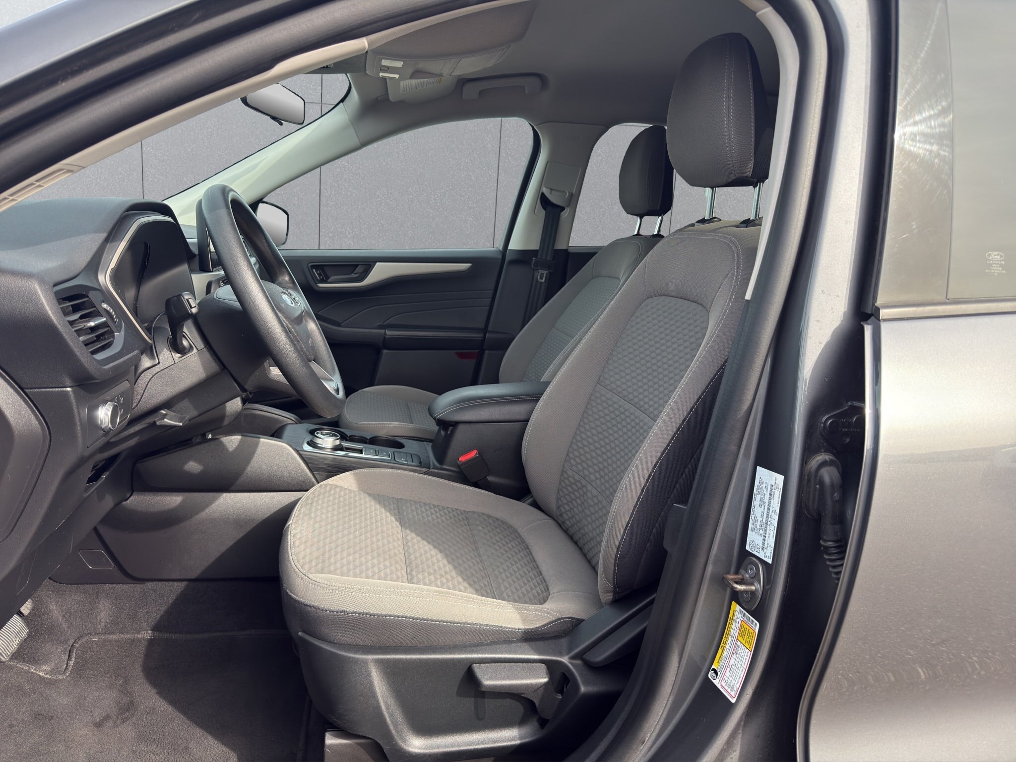 2022 FORD ESCAPE SE AWD / $183.60 BIWEEKLY INCLUDING TAX / PUSH BUTTON START / HEATED FRONT SEATS
