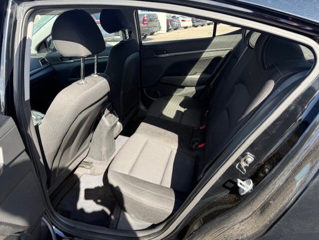 2018 HYUNDAI ELANTRA GL / $146.60 BIWEEKLY INCLUDING TAX / BLIND SPOT MONITORING / HEATED STEERING WHEEL