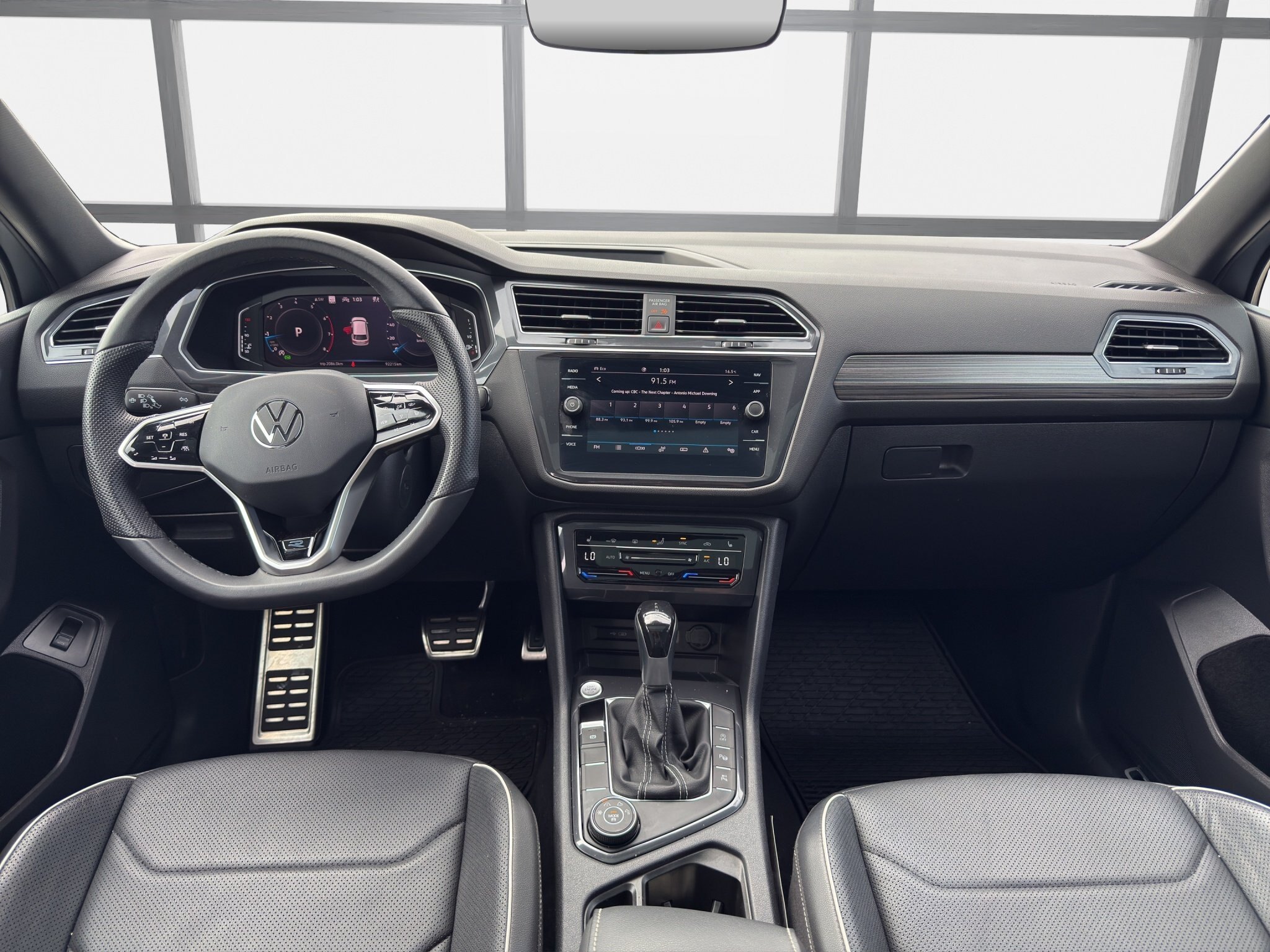 2022 VOLKSWAGEN TIGUAN HIGHLINE R LINE / $240.35 BIWEEKLY INCLUDING TAX / PANORAMIC SUNROOF / REMOTE START / DIGITAL DASH