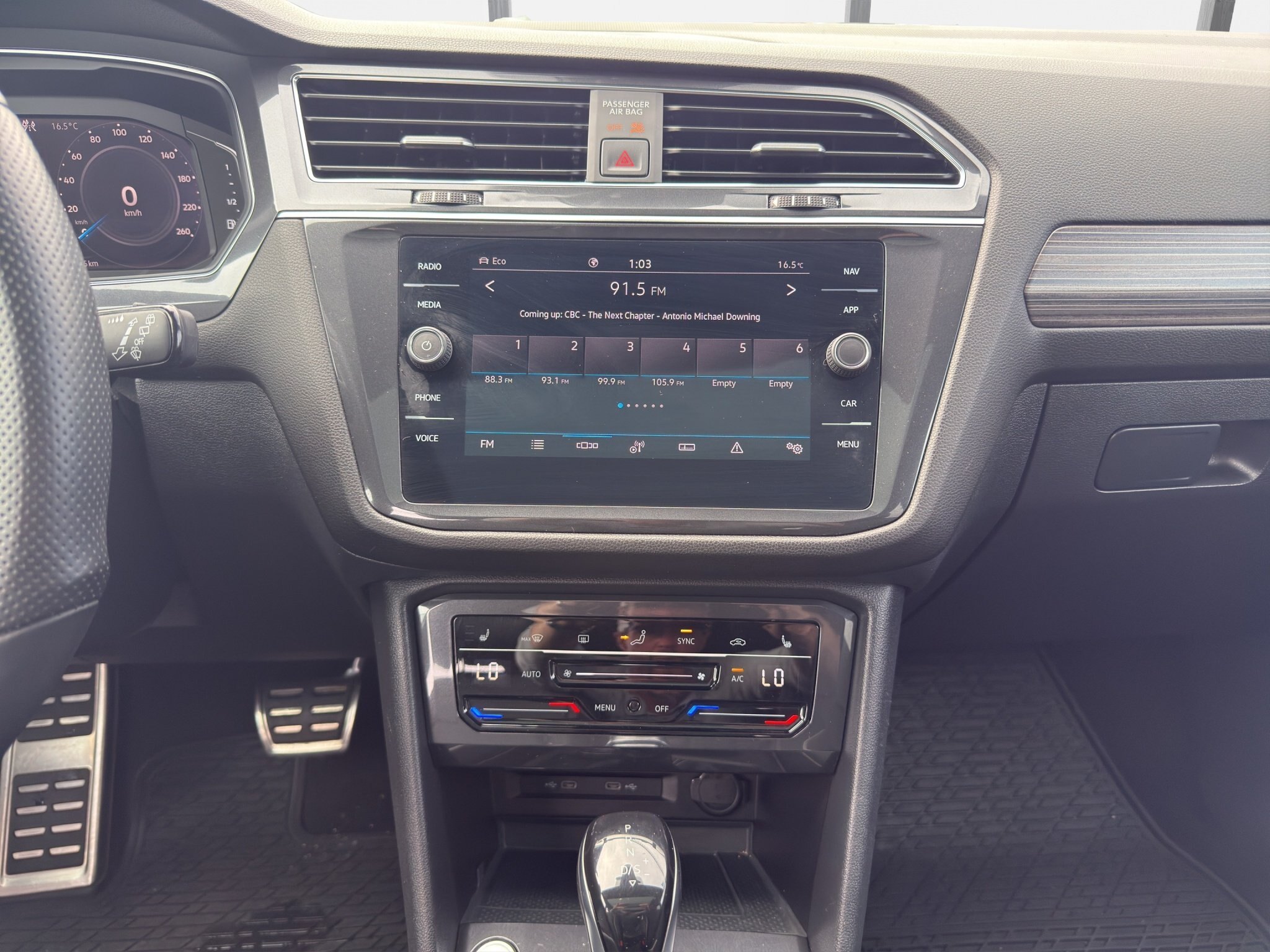 2022 VOLKSWAGEN TIGUAN HIGHLINE R LINE / $240.35 BIWEEKLY INCLUDING TAX / PANORAMIC SUNROOF / REMOTE START / DIGITAL DASH