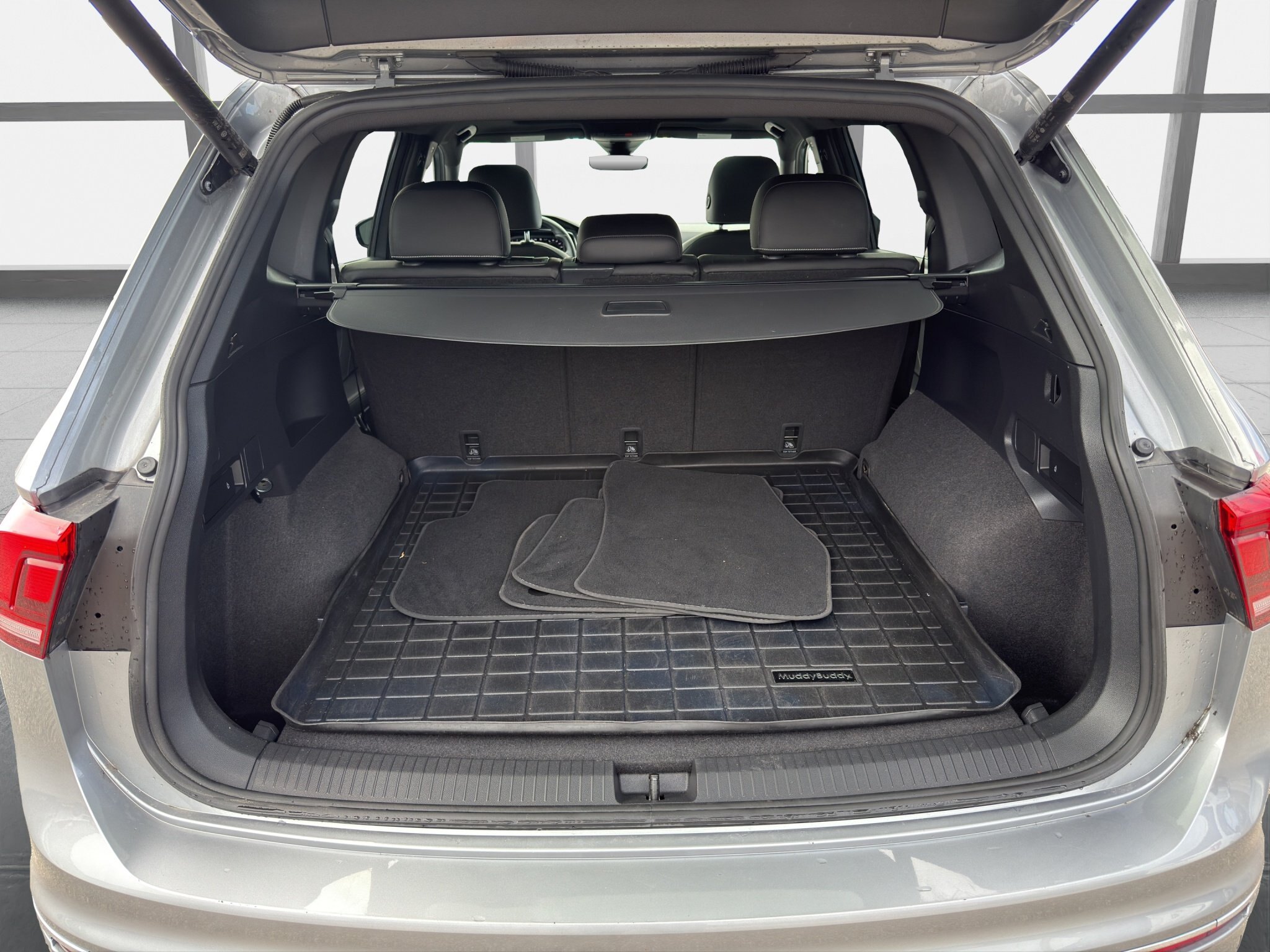 2022 VOLKSWAGEN TIGUAN HIGHLINE R LINE / $240.35 BIWEEKLY INCLUDING TAX / PANORAMIC SUNROOF / REMOTE START / DIGITAL DASH