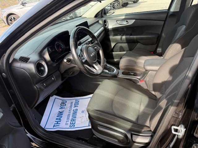 2022 KIA FORTE LX / $169.97 BIWEEKLY INCLUDING TAX / APPLE CARPLAY / LEATHER / CARFAX CLEAN