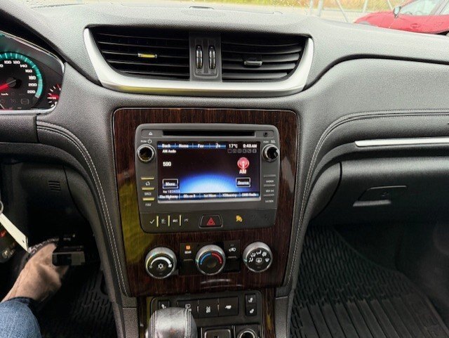 2017 CHEVROLET TRAVERSE LT / $217.59 BIWEEKLY INCLUDING TAX / 7 PASSENGER / REMOTE START