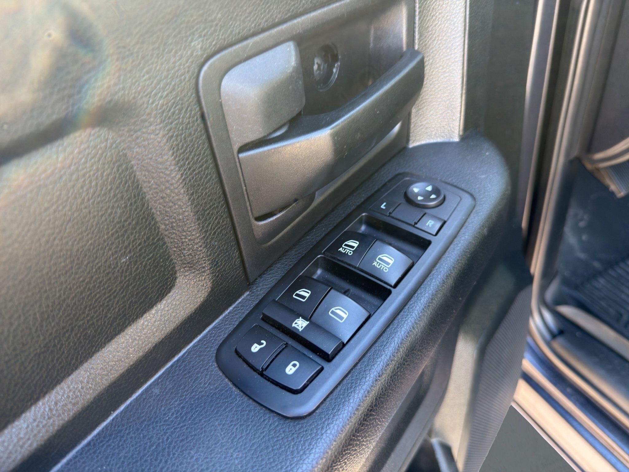 2018 RAM 1500 SXT QUAD CAB / $238.69 BIWEEKLY INCLUDING TAX / 6 PASSENGER / TRAILER BRAKE CONTROL