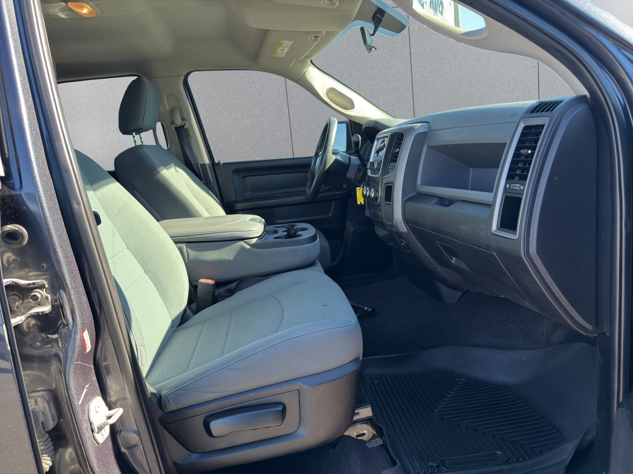 2018 RAM 1500 SXT QUAD CAB / $238.69 BIWEEKLY INCLUDING TAX / 6 PASSENGER / TRAILER BRAKE CONTROL