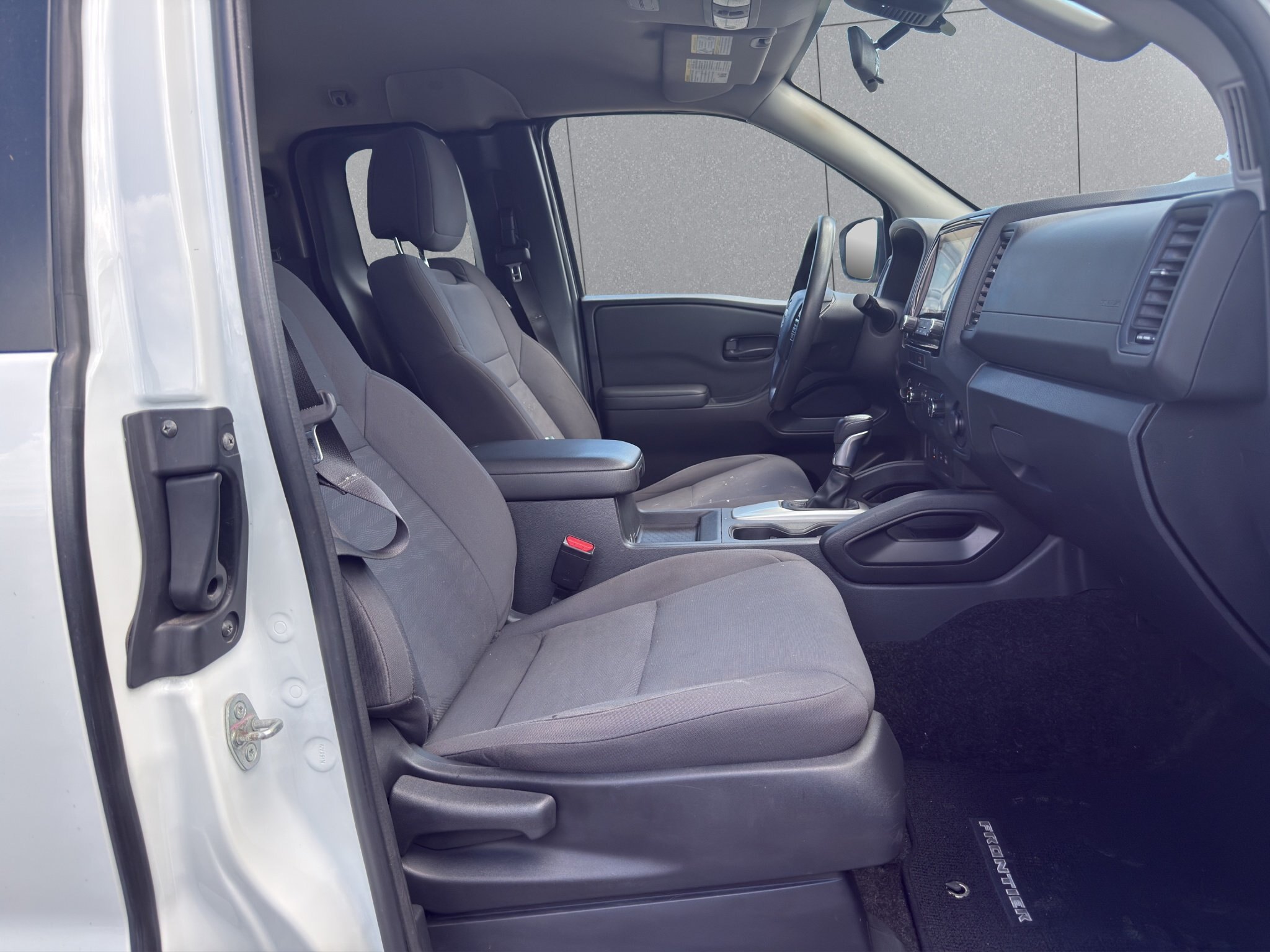 2022 NISSAN FRONTIER SV KING CAB / $290.84 BIWEEKLY INCLUDING TAX / BLIND SPOT MONITORING / REAR PARKING SENSORS