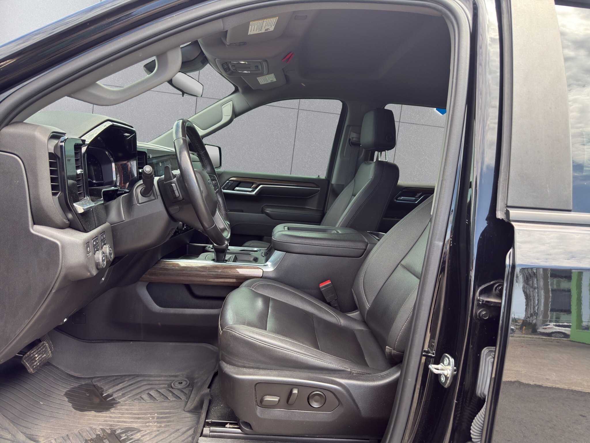 2022 CHEVROLET SILVERADO 1500 TRAIL BOSS / $360.37 BIWEEKLY INCLUDING TAX / 6.2L V8 / REMOTE START / LEATHER INTERIOR