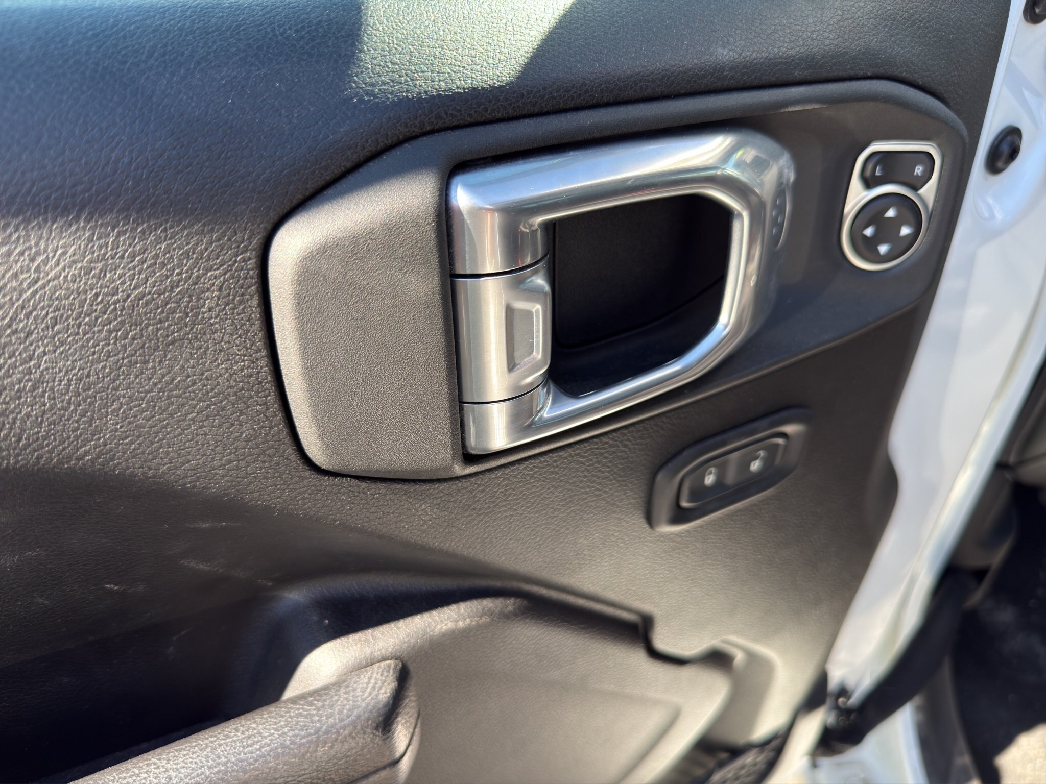 2023 JEEP WRANGLER UNLIMITED SPORT ALTITUDE / $298.62 BIWEEKLY INCLUDING TAX / REMOTE START / HEATED STEERING WHEEL / APPLE CARPLAY