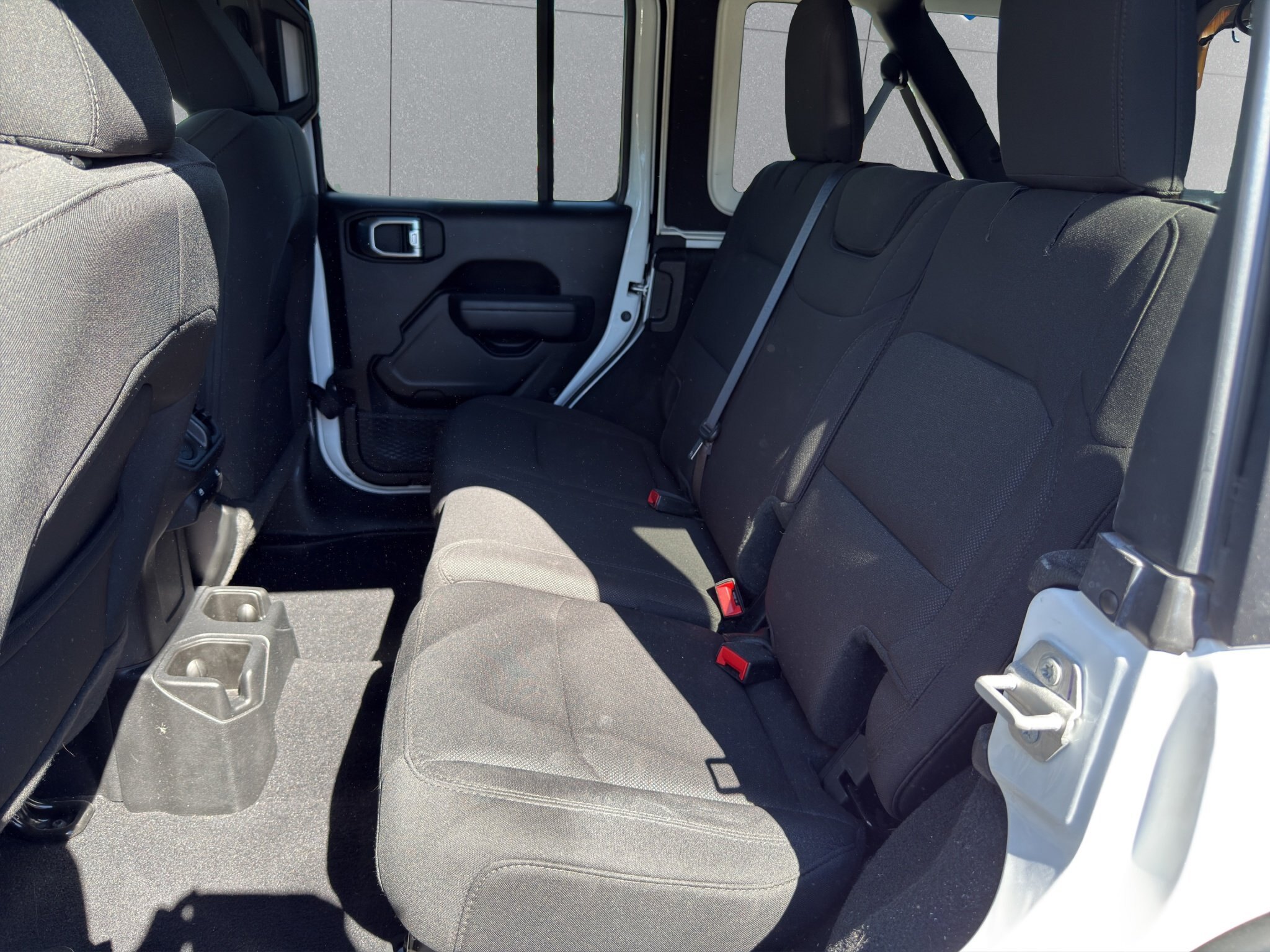 2023 JEEP WRANGLER UNLIMITED SPORT ALTITUDE / $298.62 BIWEEKLY INCLUDING TAX / REMOTE START / HEATED STEERING WHEEL / APPLE CARPLAY