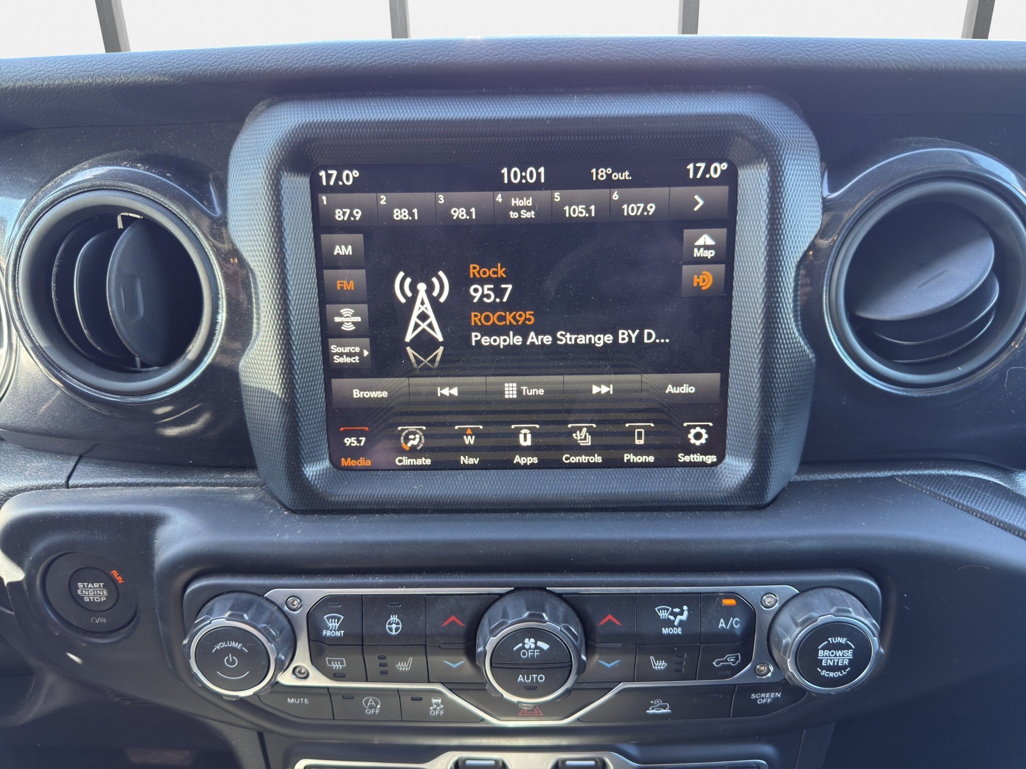 2023 JEEP WRANGLER UNLIMITED SPORT ALTITUDE / $298.62 BIWEEKLY INCLUDING TAX / REMOTE START / HEATED STEERING WHEEL / APPLE CARPLAY