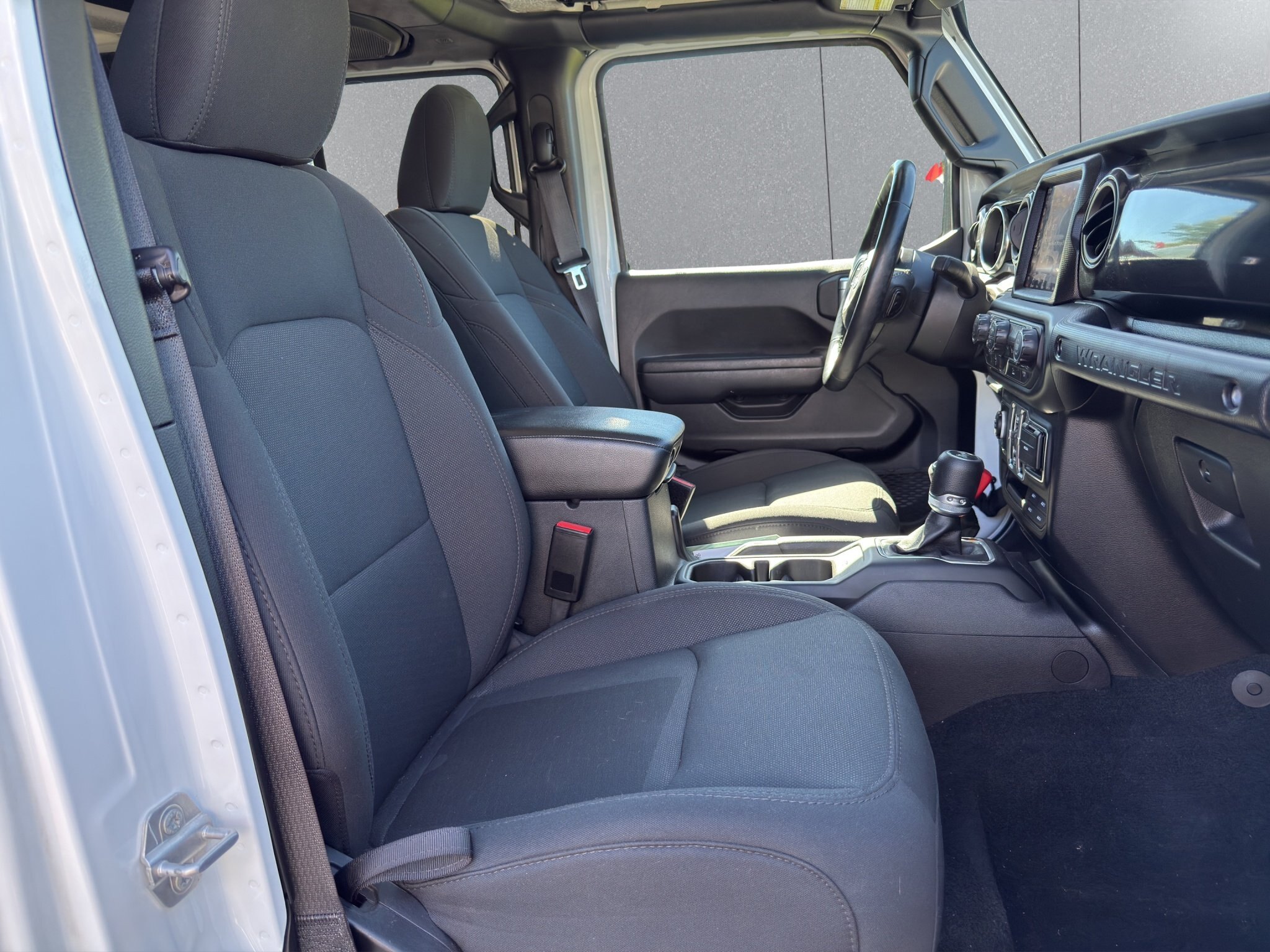 2023 JEEP WRANGLER UNLIMITED SPORT ALTITUDE / $298.62 BIWEEKLY INCLUDING TAX / REMOTE START / HEATED STEERING WHEEL / APPLE CARPLAY