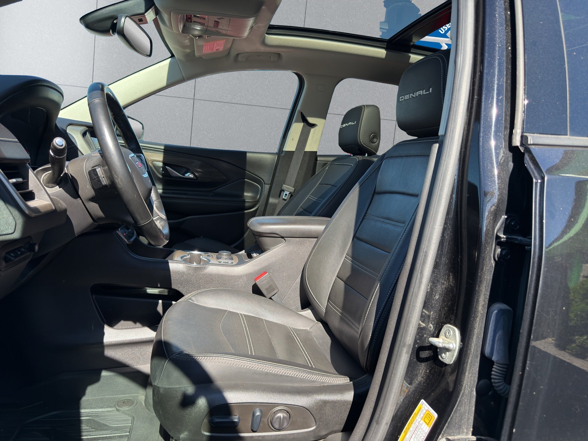 2023 GMC TERRAIN DENALI / $252.25 BIWEEL INCLUDING TAX / PANORAMIC SUNROOF / REMOTE START / VENTILATED FRONT SEATS