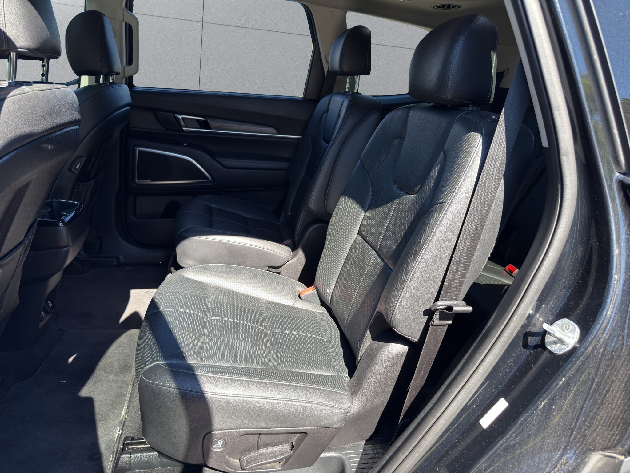 2021 KIA TELLURIDE SX / $321.80 BIWEEKLY INCLUDING TAX / 2ND ROW CAPTAIN CHAIRS / 7 PASSENGER / HEADS UP DISPLAY