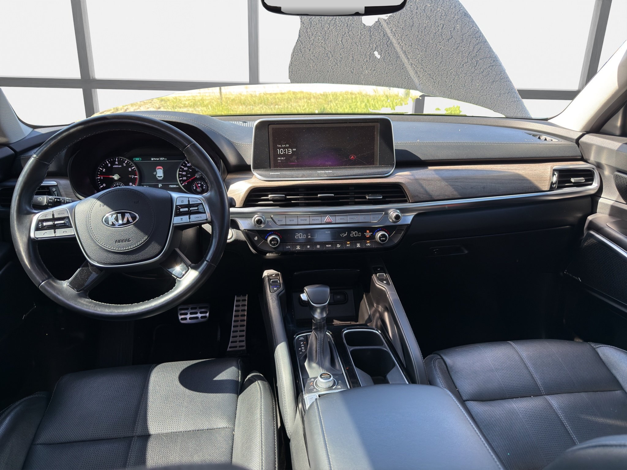 2021 KIA TELLURIDE SX / $321.80 BIWEEKLY INCLUDING TAX / 2ND ROW CAPTAIN CHAIRS / 7 PASSENGER / HEADS UP DISPLAY