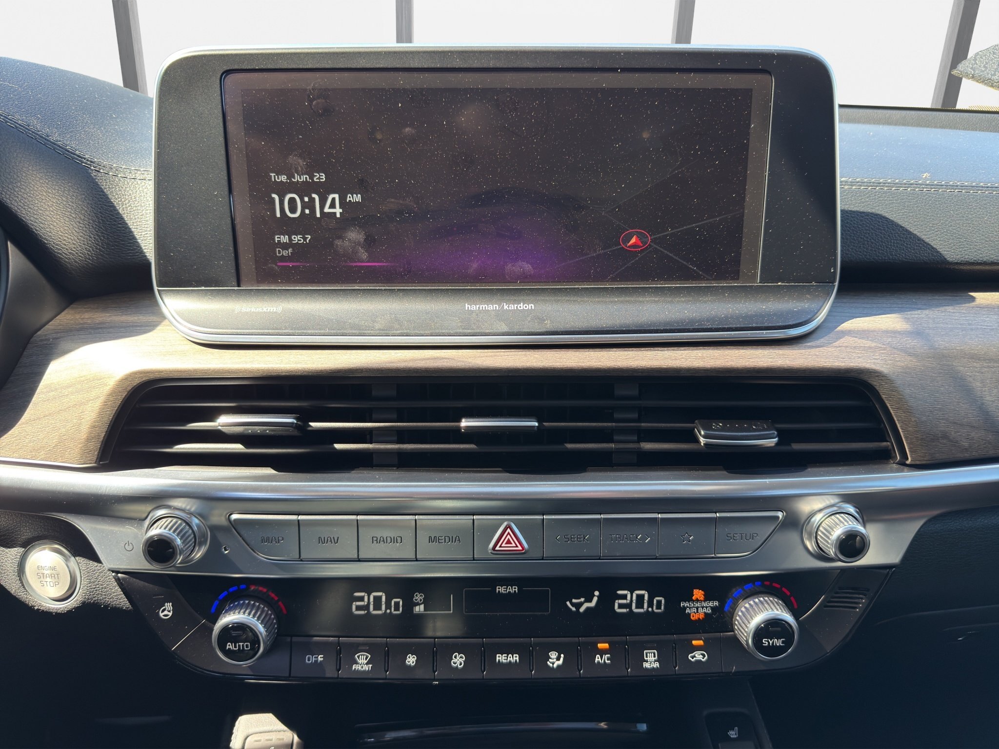 2021 KIA TELLURIDE SX / $321.80 BIWEEKLY INCLUDING TAX / 2ND ROW CAPTAIN CHAIRS / 7 PASSENGER / HEADS UP DISPLAY