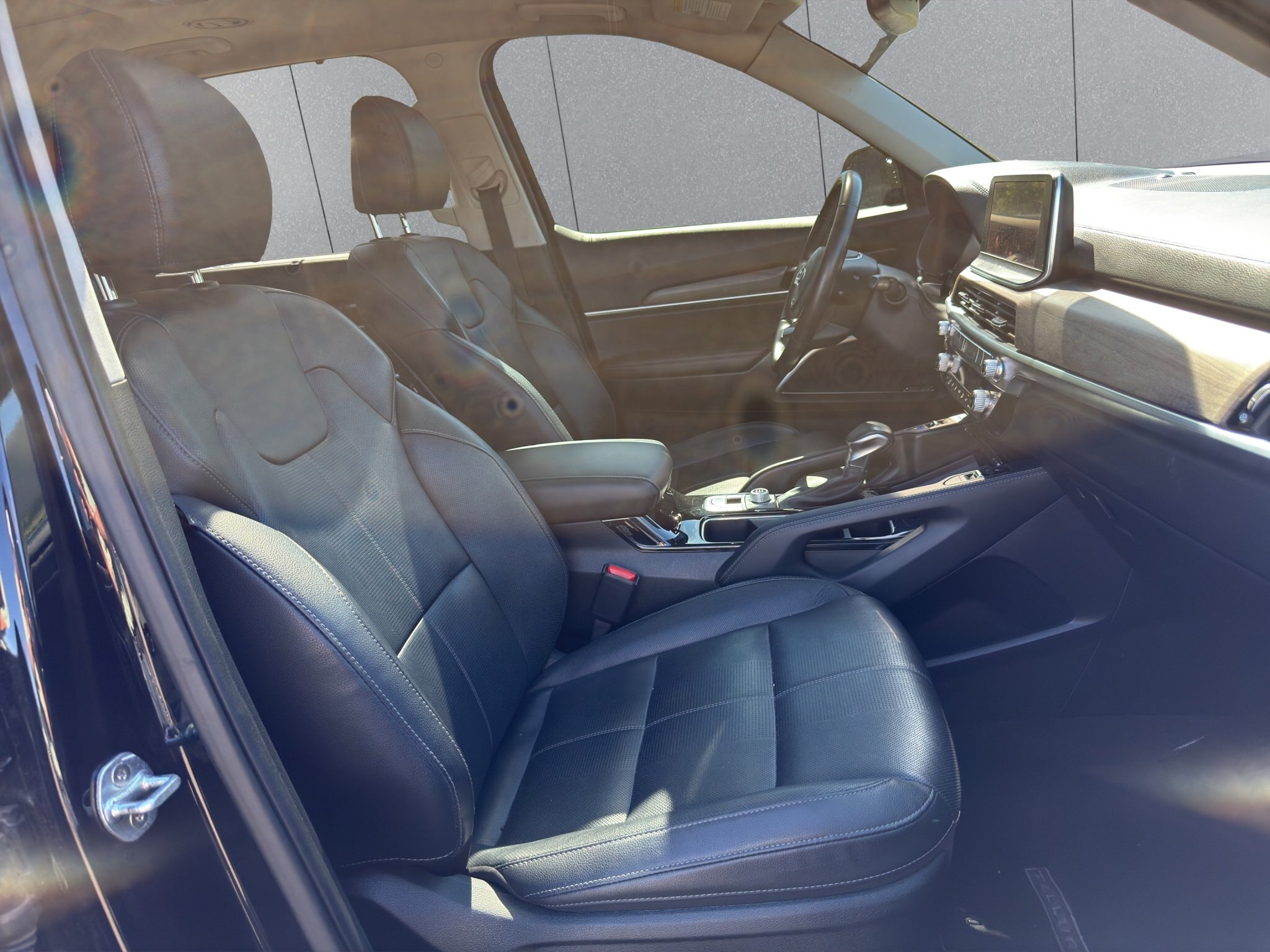 2021 KIA TELLURIDE SX / $321.80 BIWEEKLY INCLUDING TAX / 2ND ROW CAPTAIN CHAIRS / 7 PASSENGER / HEADS UP DISPLAY