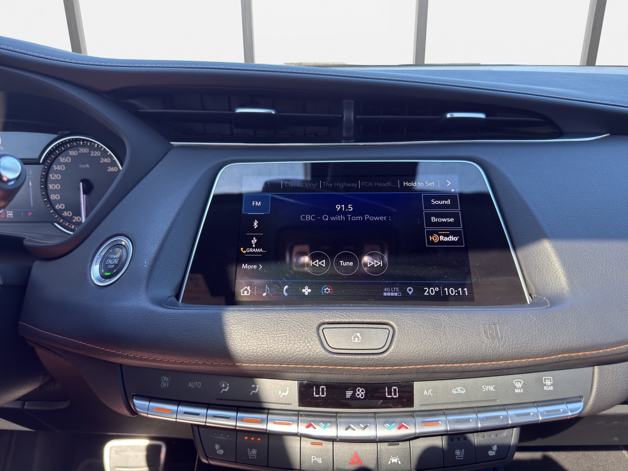 2019 CADILLAC XT4 AWD SPORT / $261.22 BIWEEKLY INCLUDING TAX / PANORAMIC SUNROOF / HEATED FRONT AND REAR SEATS