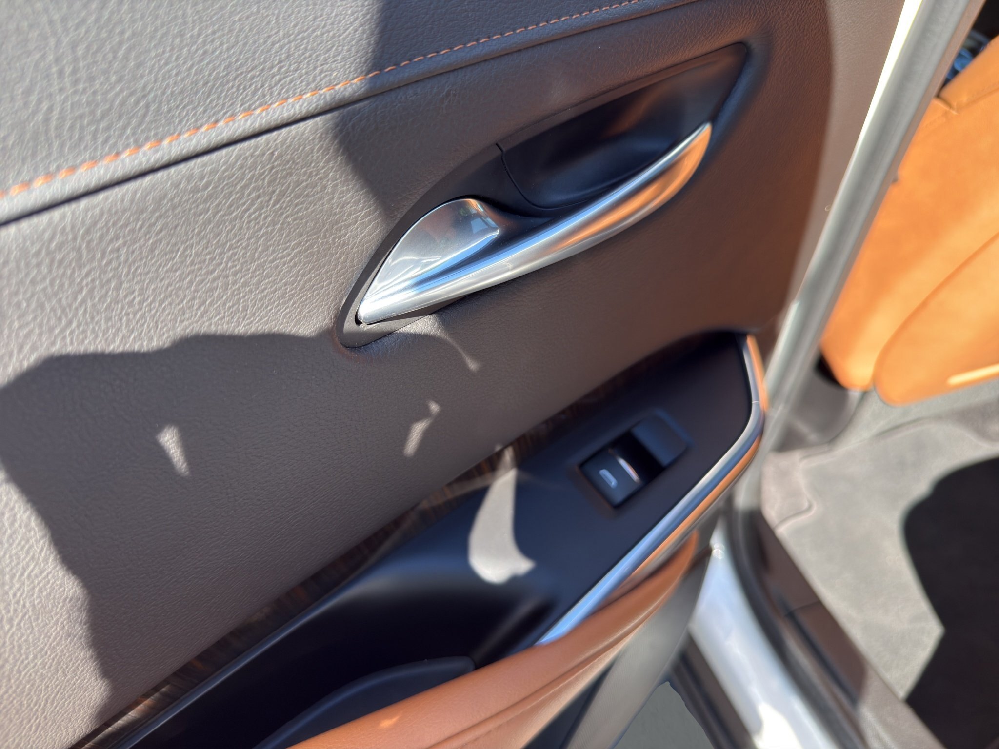 2019 CADILLAC XT4 AWD SPORT / $261.22 BIWEEKLY INCLUDING TAX / PANORAMIC SUNROOF / HEATED FRONT AND REAR SEATS