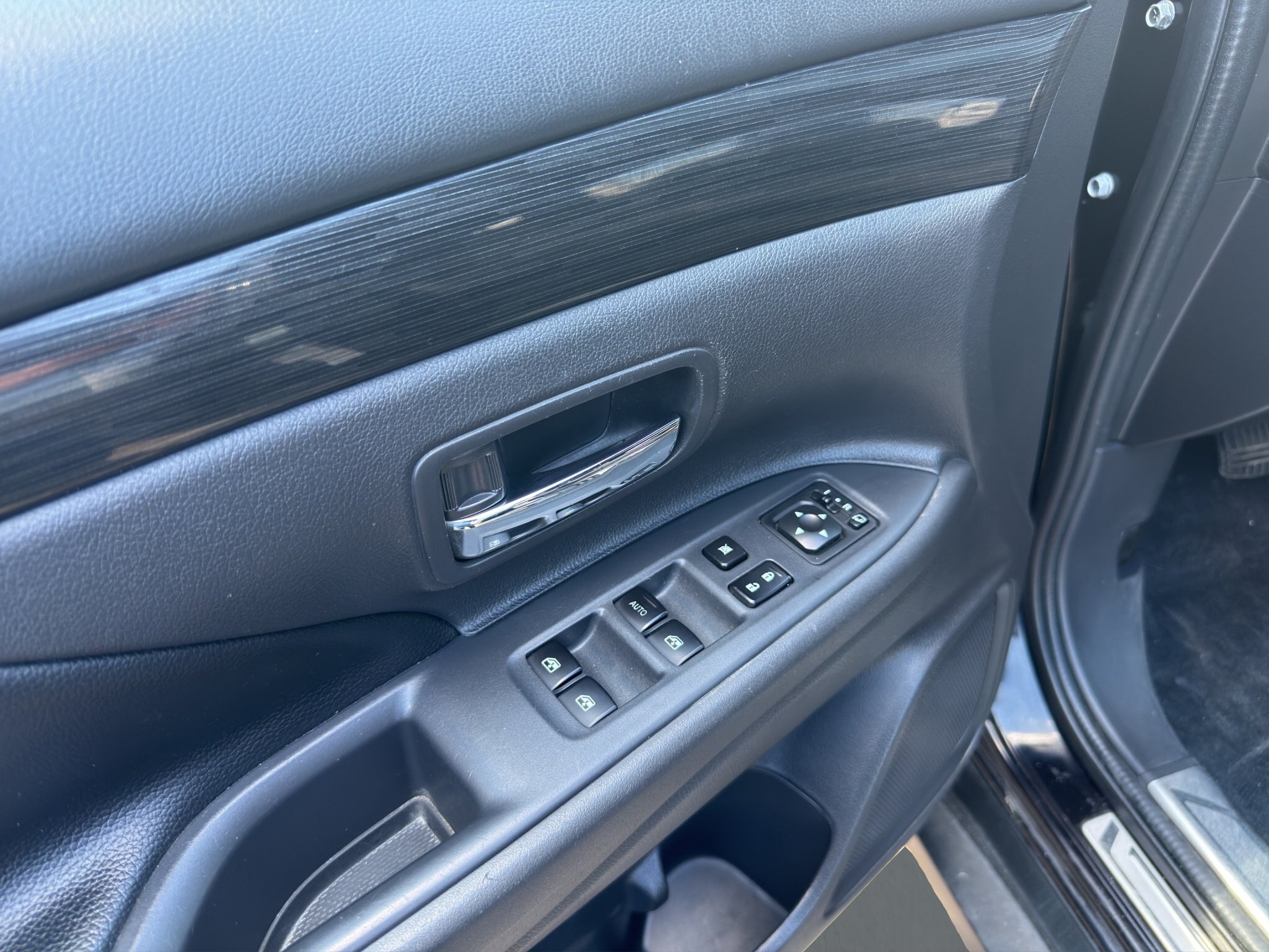 2018 MITSUBISHI OUTLANDER SE ANNIVERSARY EDITION / $274.67 BIWEEKLY INCLUDING TAX / 7 PASSENGER / HEATED STEERING WHEEL
