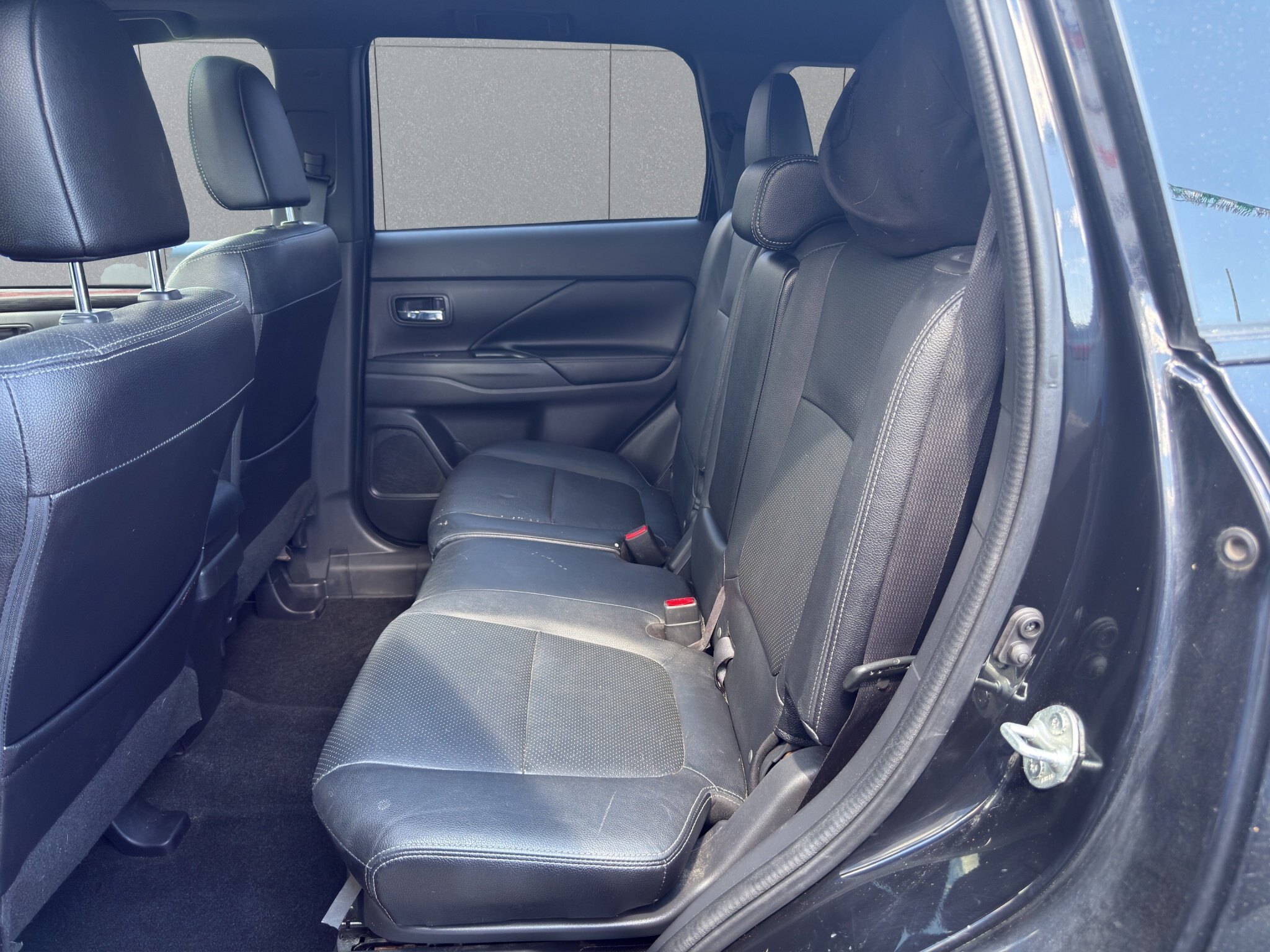 2018 MITSUBISHI OUTLANDER SE ANNIVERSARY EDITION / $274.67 BIWEEKLY INCLUDING TAX / 7 PASSENGER / HEATED STEERING WHEEL