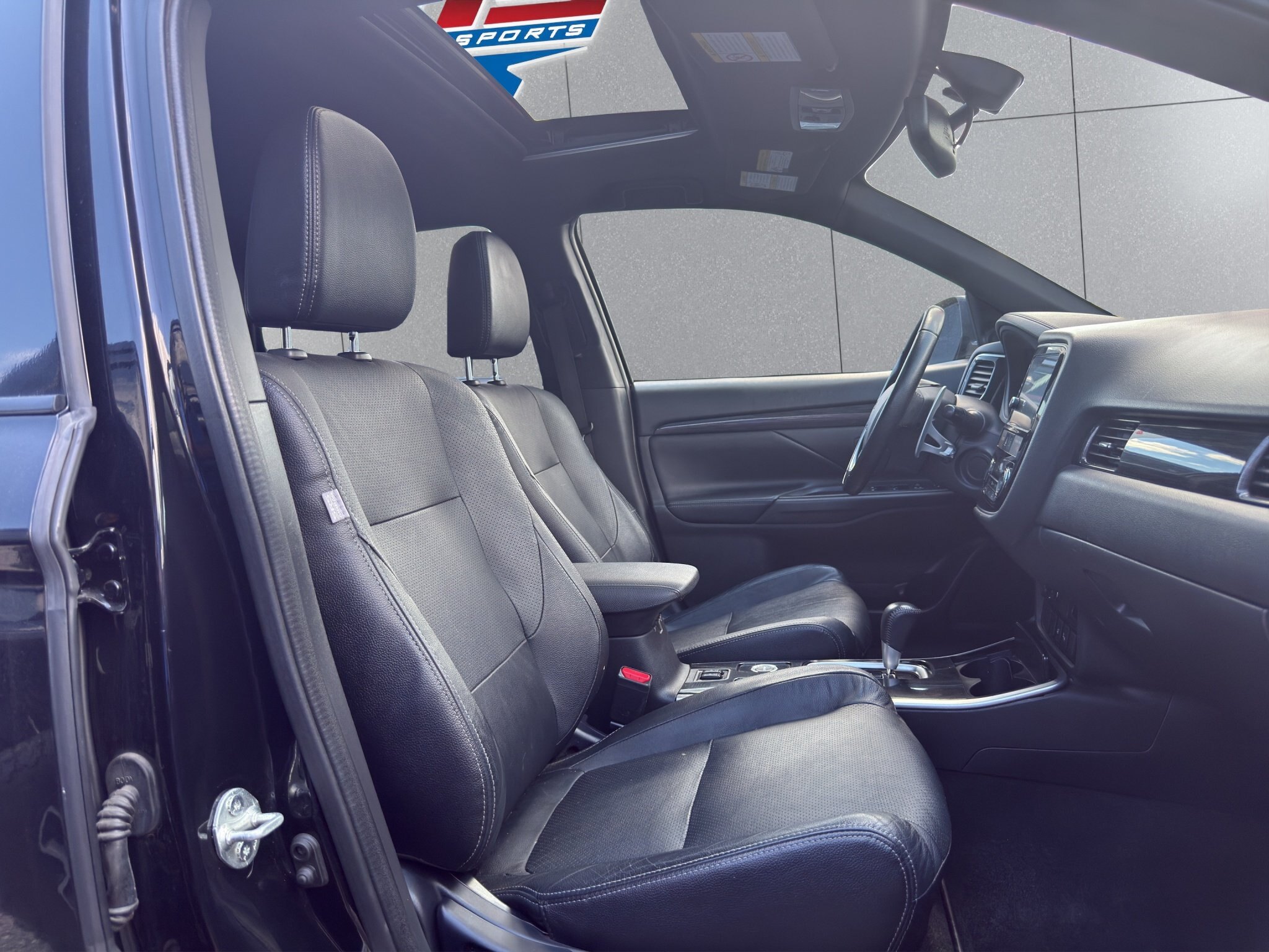 2018 MITSUBISHI OUTLANDER SE ANNIVERSARY EDITION / $274.67 BIWEEKLY INCLUDING TAX / 7 PASSENGER / HEATED STEERING WHEEL