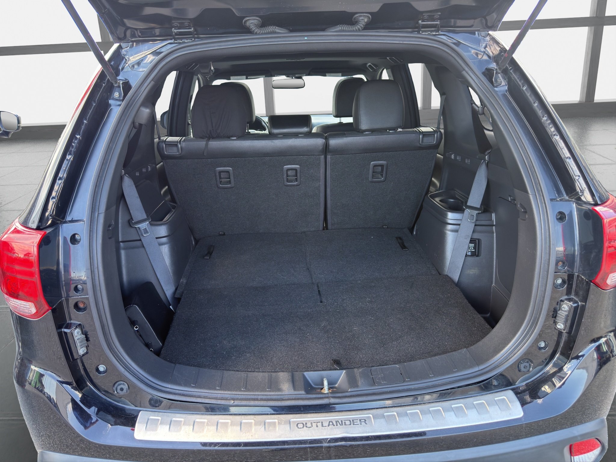 2018 MITSUBISHI OUTLANDER SE ANNIVERSARY EDITION / $274.67 BIWEEKLY INCLUDING TAX / 7 PASSENGER / HEATED STEERING WHEEL