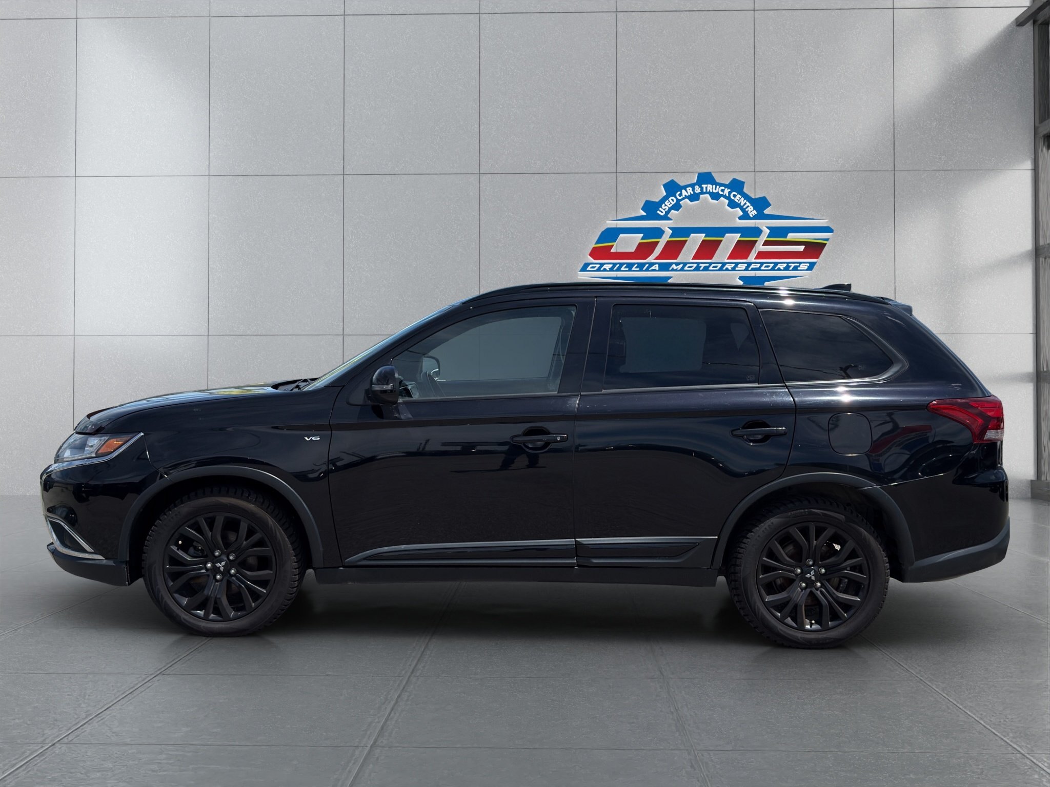2018 MITSUBISHI OUTLANDER SE ANNIVERSARY EDITION / $274.67 BIWEEKLY INCLUDING TAX / 7 PASSENGER / HEATED STEERING WHEEL