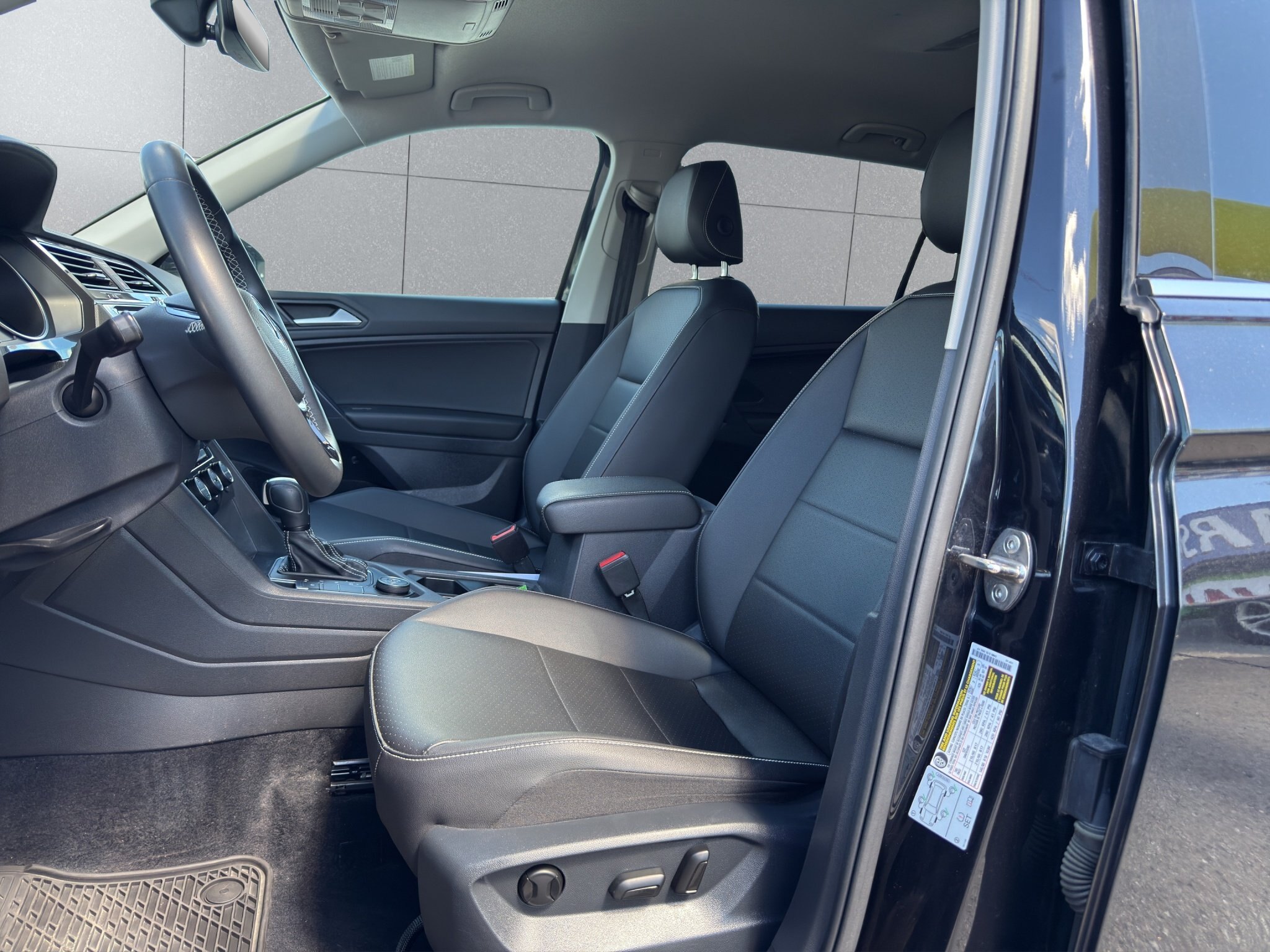 2021 VOLKSWAGEN TIGUAN COMFORTLINE / $185.67 BIWEEKLY INCLUDING TAX / HEATED FRONT SEATS / NAVIGATION