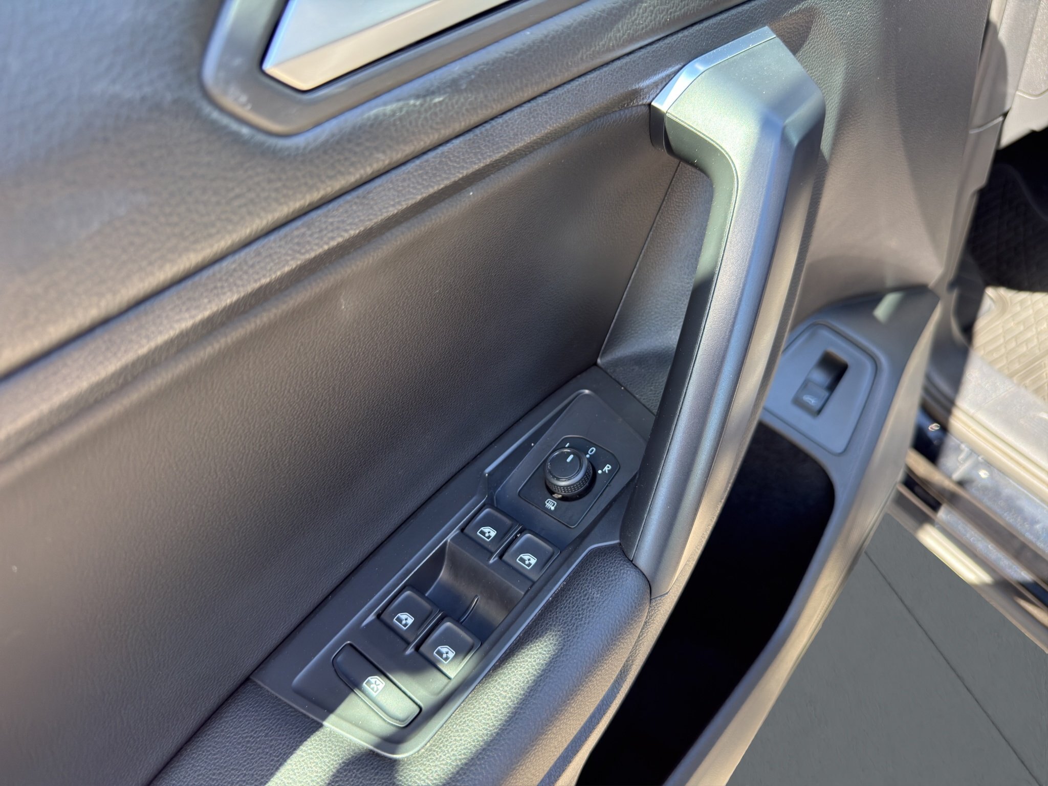 2021 VOLKSWAGEN TIGUAN COMFORTLINE / $185.67 BIWEEKLY INCLUDING TAX / HEATED FRONT SEATS / NAVIGATION