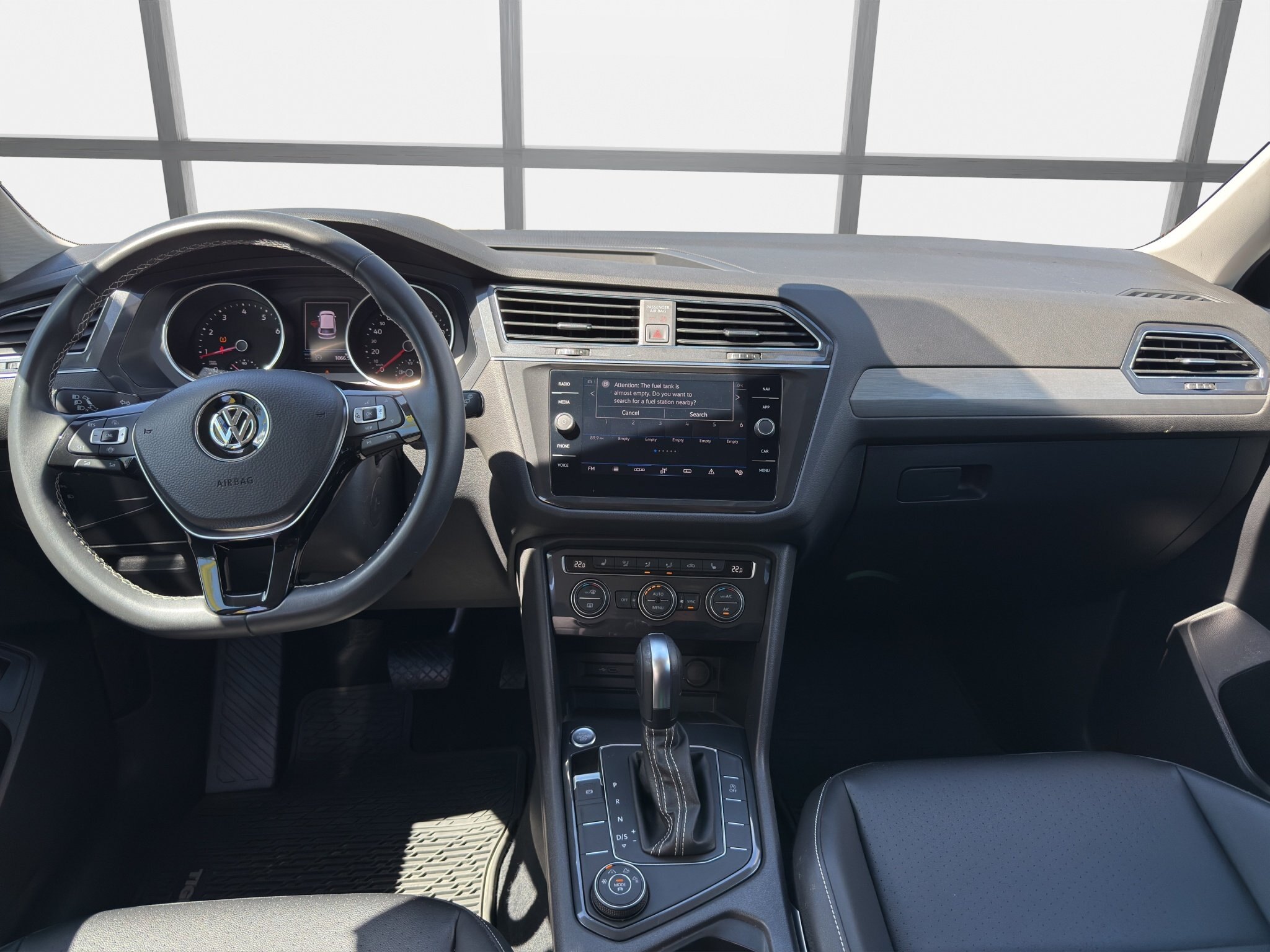 2021 VOLKSWAGEN TIGUAN COMFORTLINE / $185.67 BIWEEKLY INCLUDING TAX / HEATED FRONT SEATS / NAVIGATION