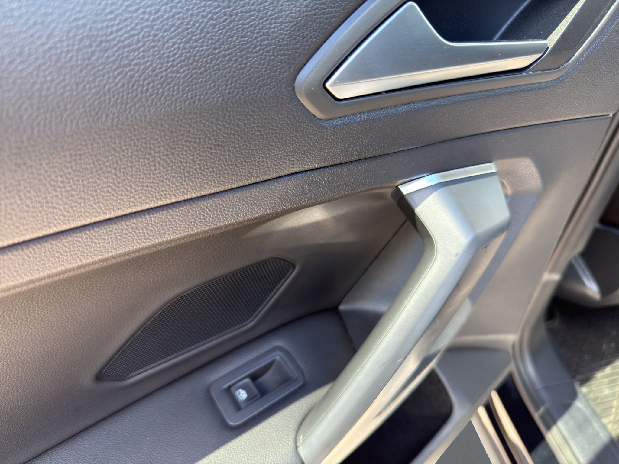 2021 VOLKSWAGEN TIGUAN COMFORTLINE / $185.67 BIWEEKLY INCLUDING TAX / HEATED FRONT SEATS / NAVIGATION