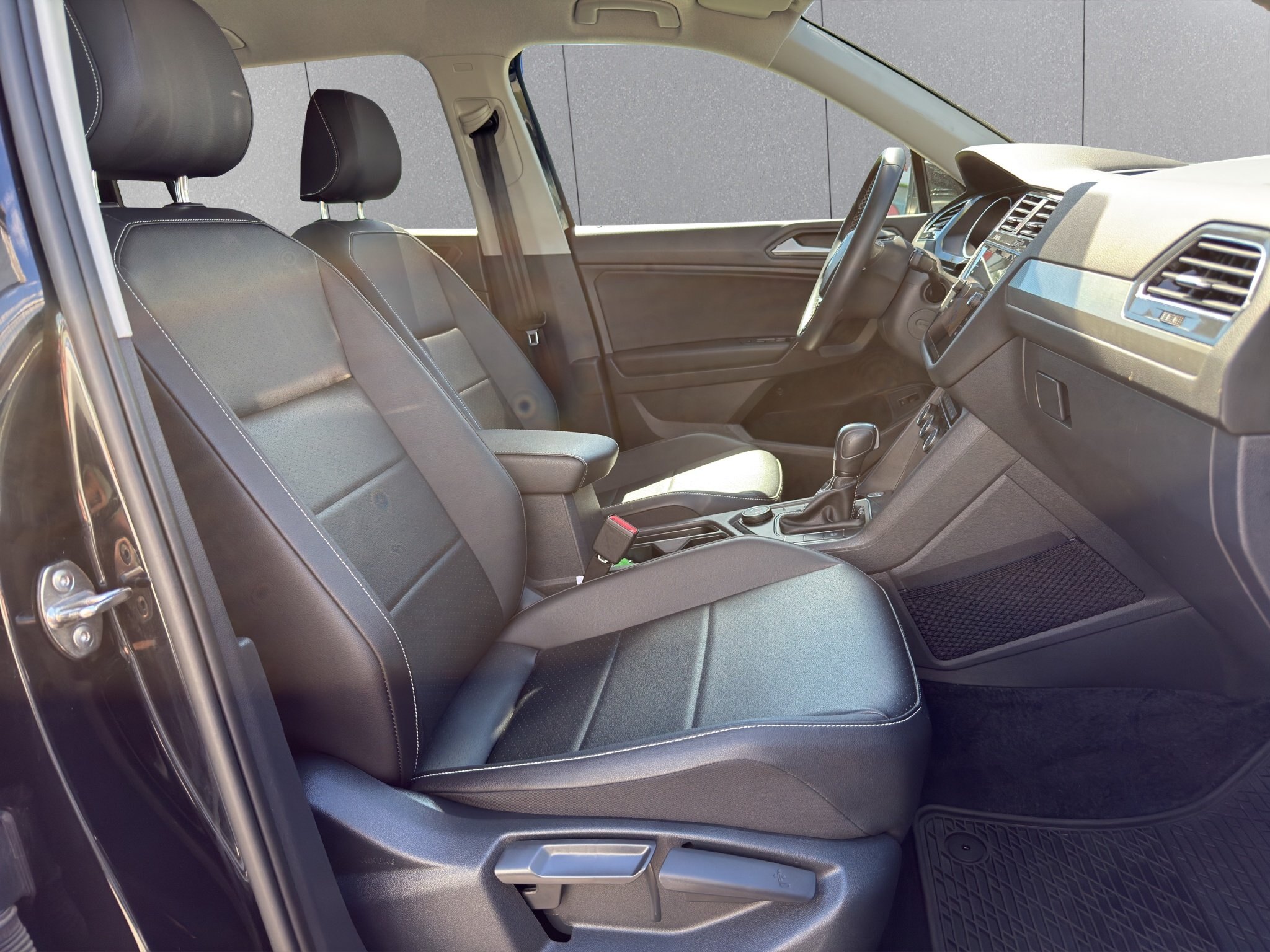 2021 VOLKSWAGEN TIGUAN COMFORTLINE / $185.67 BIWEEKLY INCLUDING TAX / HEATED FRONT SEATS / NAVIGATION