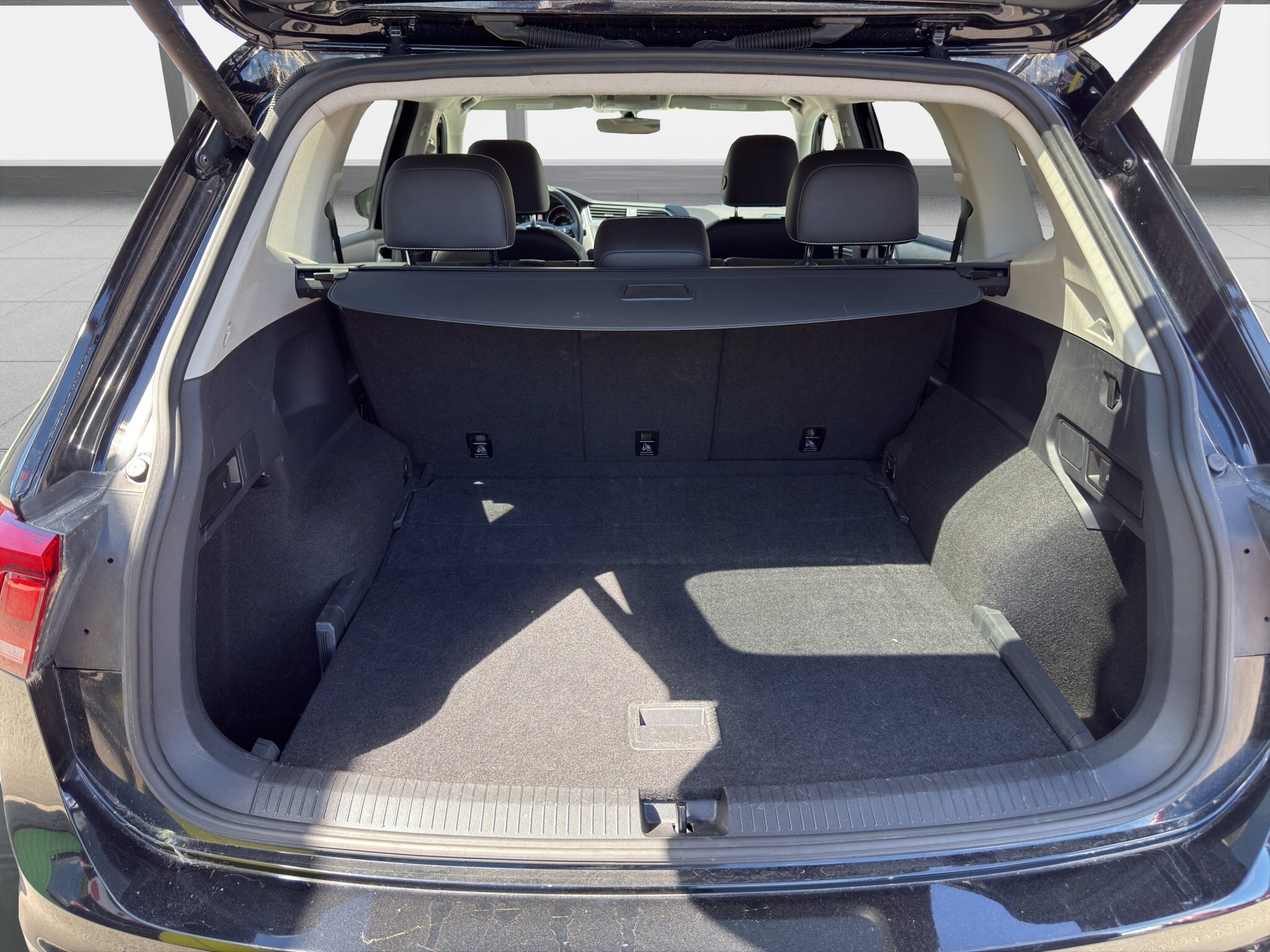 2021 VOLKSWAGEN TIGUAN COMFORTLINE / $185.67 BIWEEKLY INCLUDING TAX / HEATED FRONT SEATS / NAVIGATION