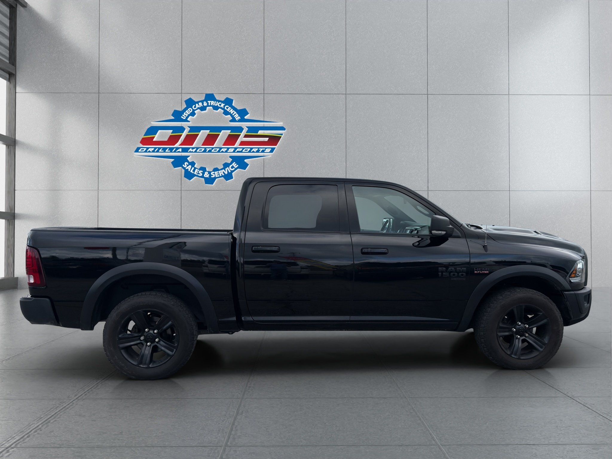 2022 RAM 1500 CLASSIC WARLOCK / $337.65 BIWEEKLY INCLUDING TAX / NAVIGATION / REMOTE START / HEATED STEERING WHEEL