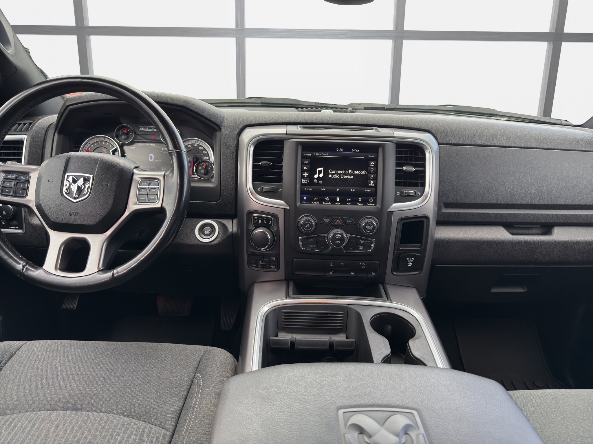 2022 RAM 1500 CLASSIC WARLOCK / $337.65 BIWEEKLY INCLUDING TAX / NAVIGATION / REMOTE START / HEATED STEERING WHEEL
