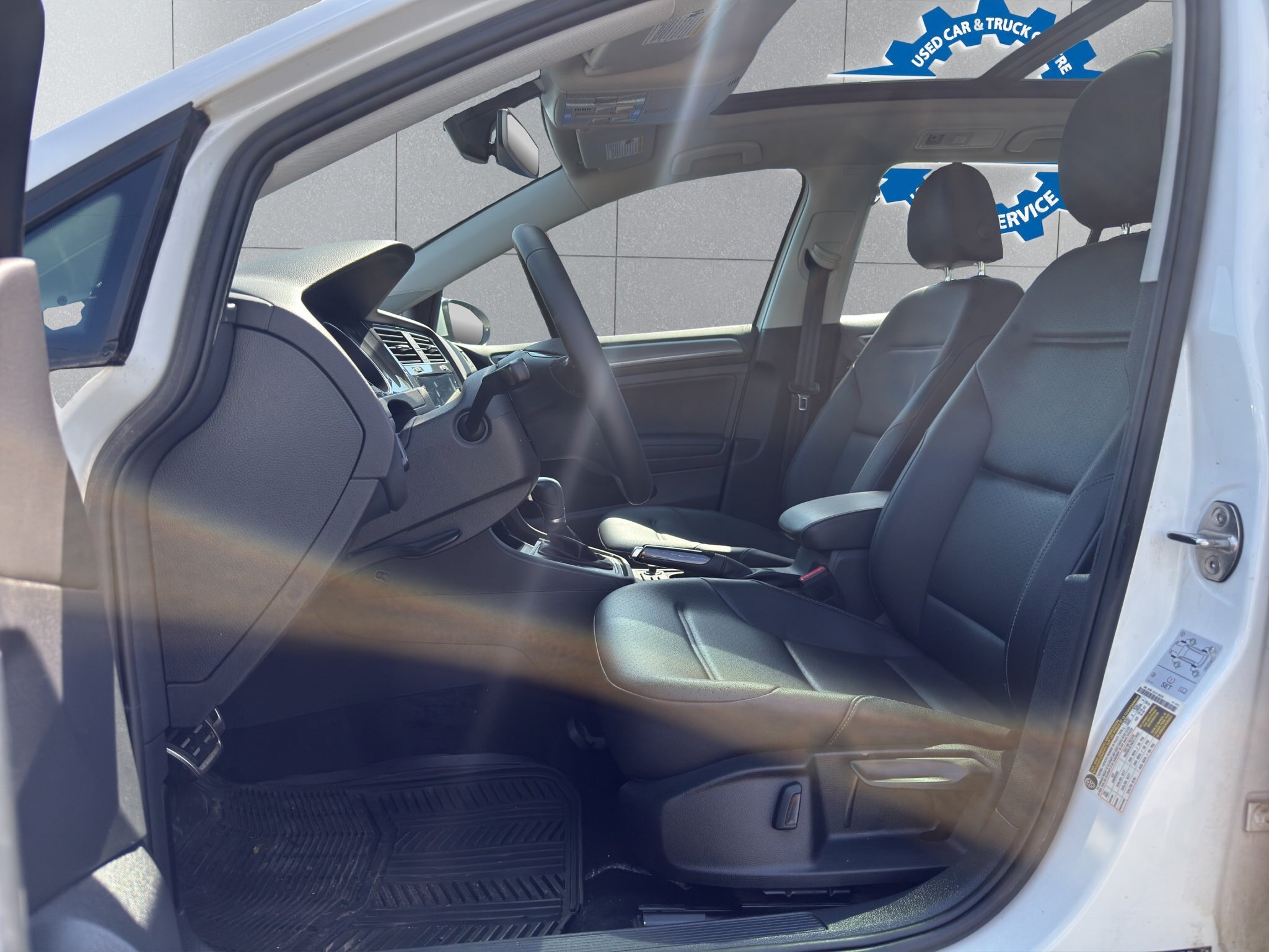 2019 VOLKSWAGEN GOLF ALLTRACK HIGHLINE 4MOTION DSG / $270.33 BIWEEKLY INCLUDING TAX / PANORAMIC SUNROOF / LEATHER INTERIOR