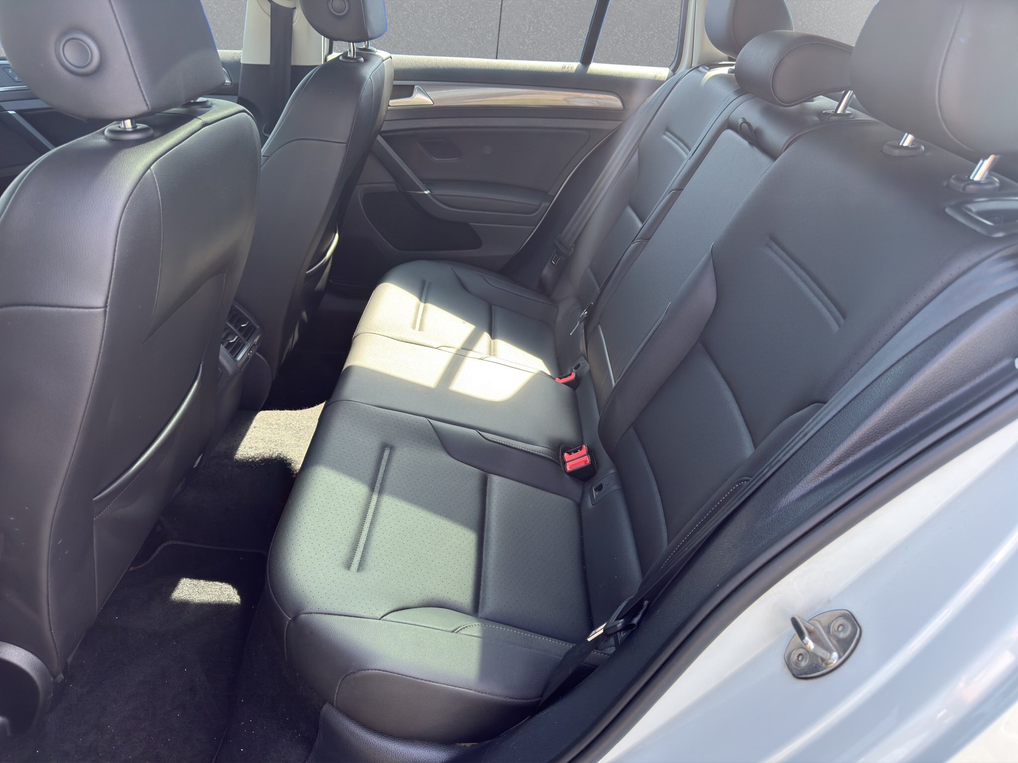 2019 VOLKSWAGEN GOLF ALLTRACK HIGHLINE 4MOTION DSG / $270.33 BIWEEKLY INCLUDING TAX / PANORAMIC SUNROOF / LEATHER INTERIOR