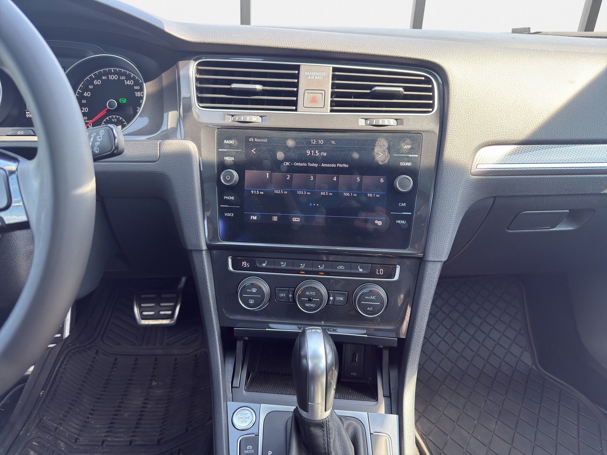 2019 VOLKSWAGEN GOLF ALLTRACK HIGHLINE 4MOTION DSG / $270.33 BIWEEKLY INCLUDING TAX / PANORAMIC SUNROOF / LEATHER INTERIOR