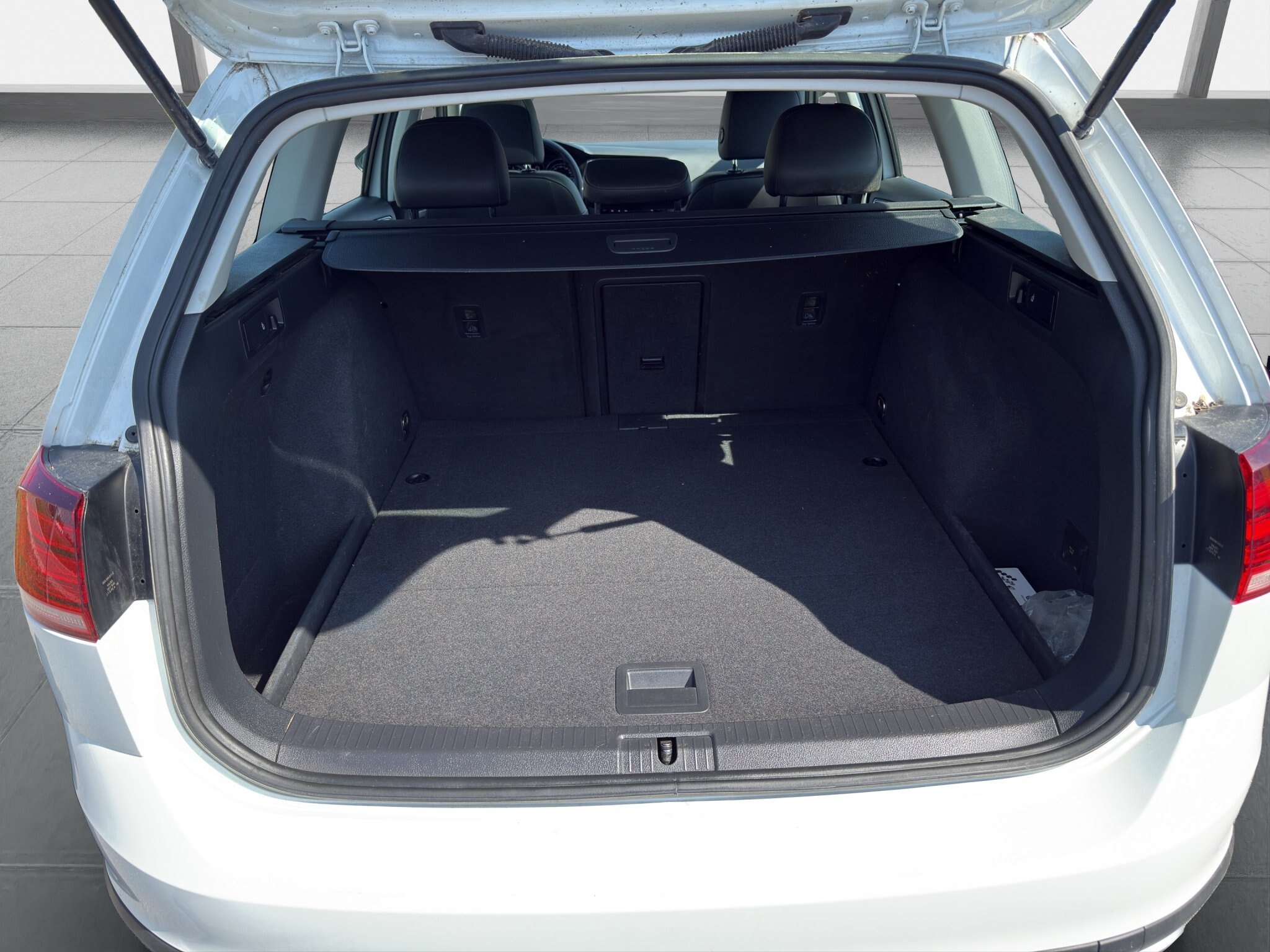 2019 VOLKSWAGEN GOLF ALLTRACK HIGHLINE 4MOTION DSG / $270.33 BIWEEKLY INCLUDING TAX / PANORAMIC SUNROOF / LEATHER INTERIOR