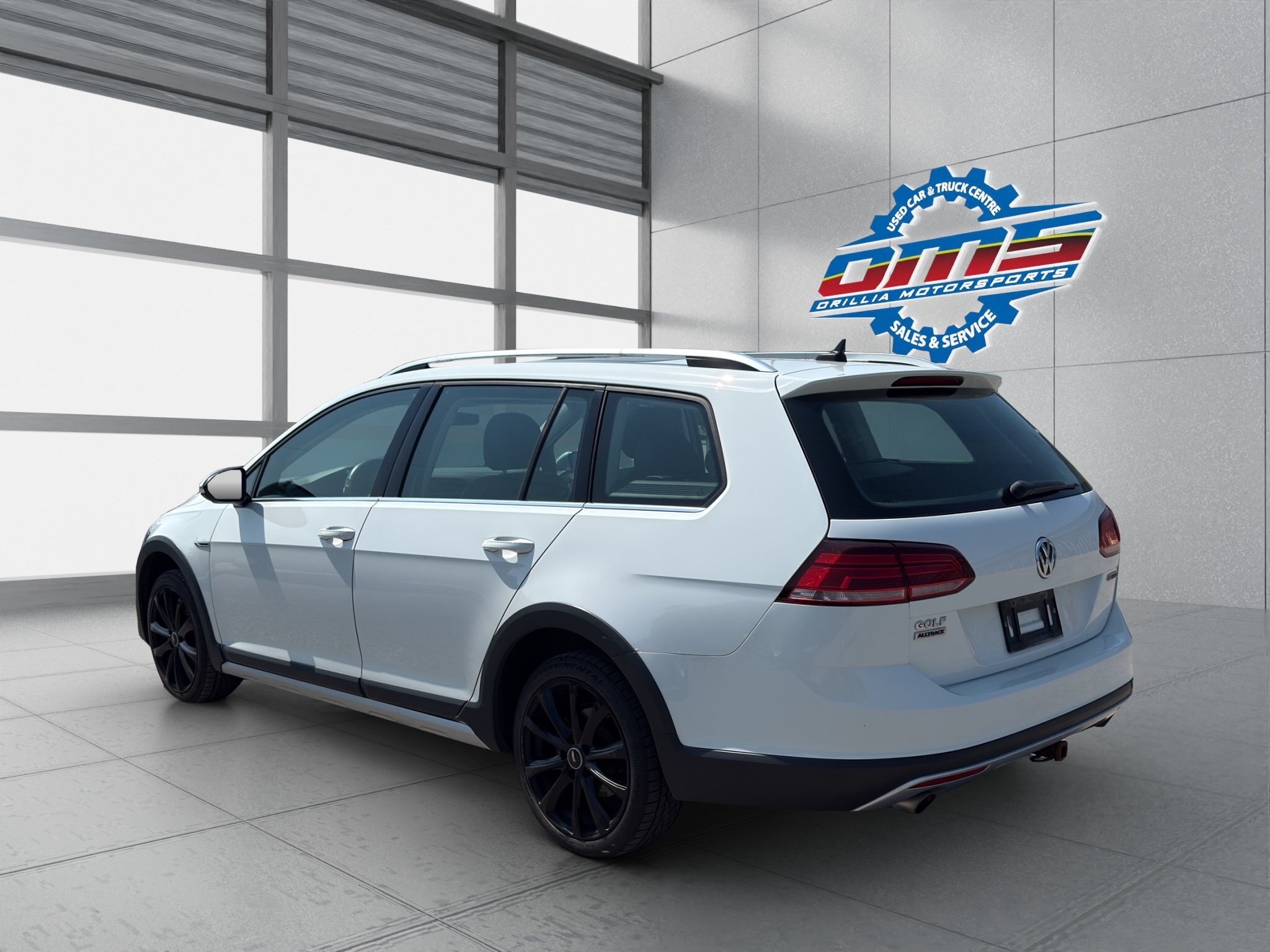 2019 VOLKSWAGEN GOLF ALLTRACK HIGHLINE 4MOTION DSG / $270.33 BIWEEKLY INCLUDING TAX / PANORAMIC SUNROOF / LEATHER INTERIOR