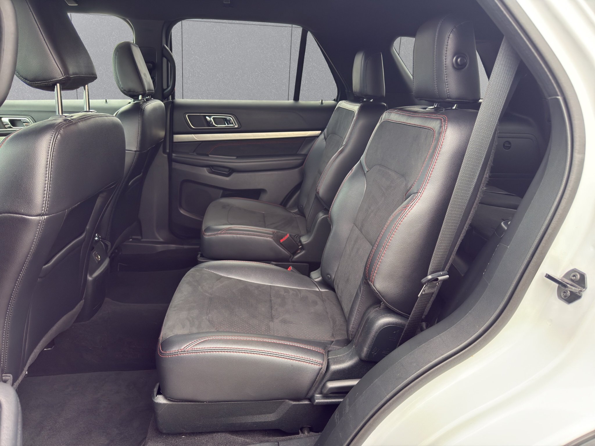 2019 FORD EXPLORER XLT / $259.84 BIWEEKLY INCLUDING TAX / 6 PASSENGER / NAVIGATION / REMOTE START