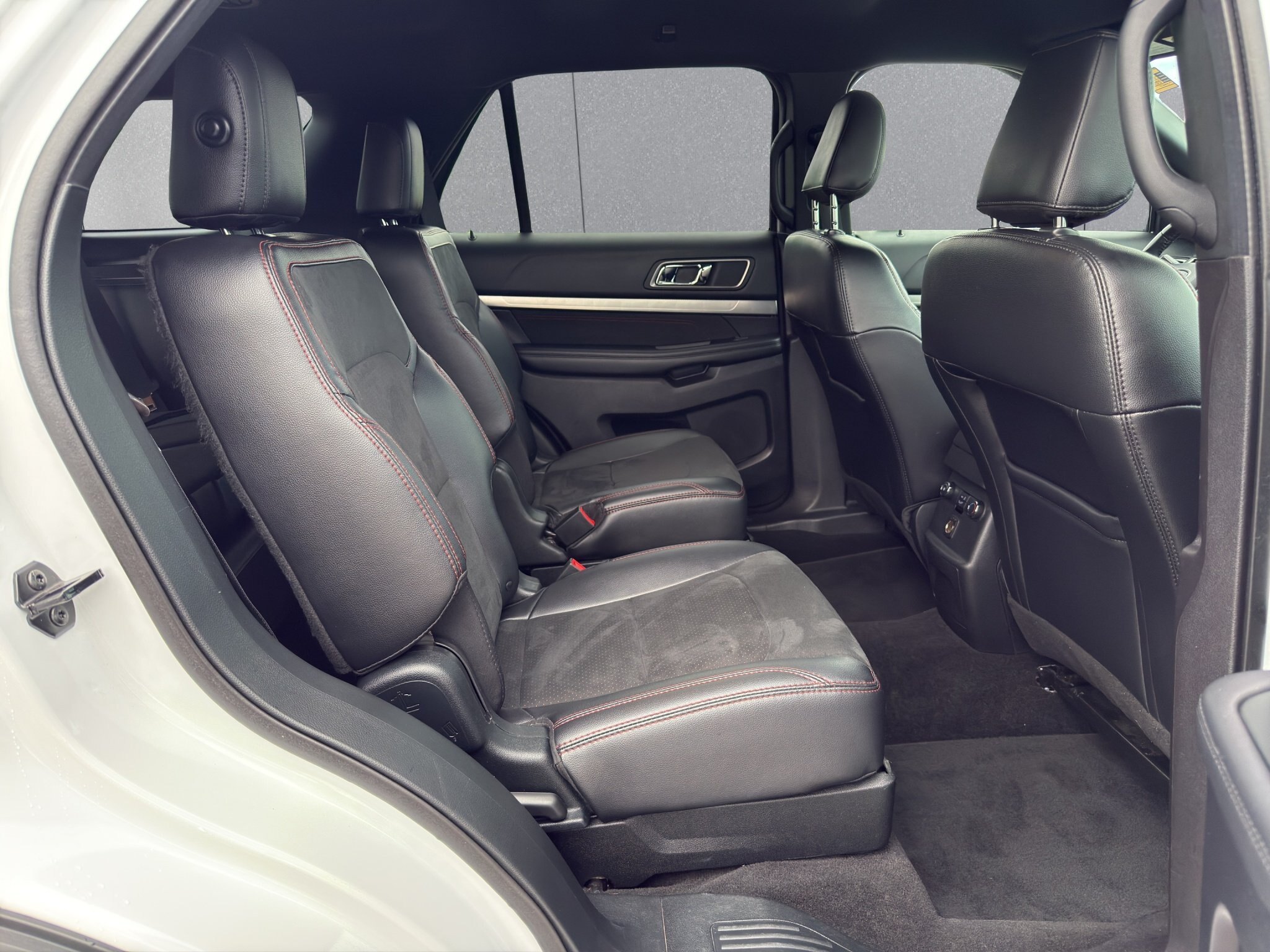 2019 FORD EXPLORER XLT / $259.84 BIWEEKLY INCLUDING TAX / 6 PASSENGER / NAVIGATION / REMOTE START