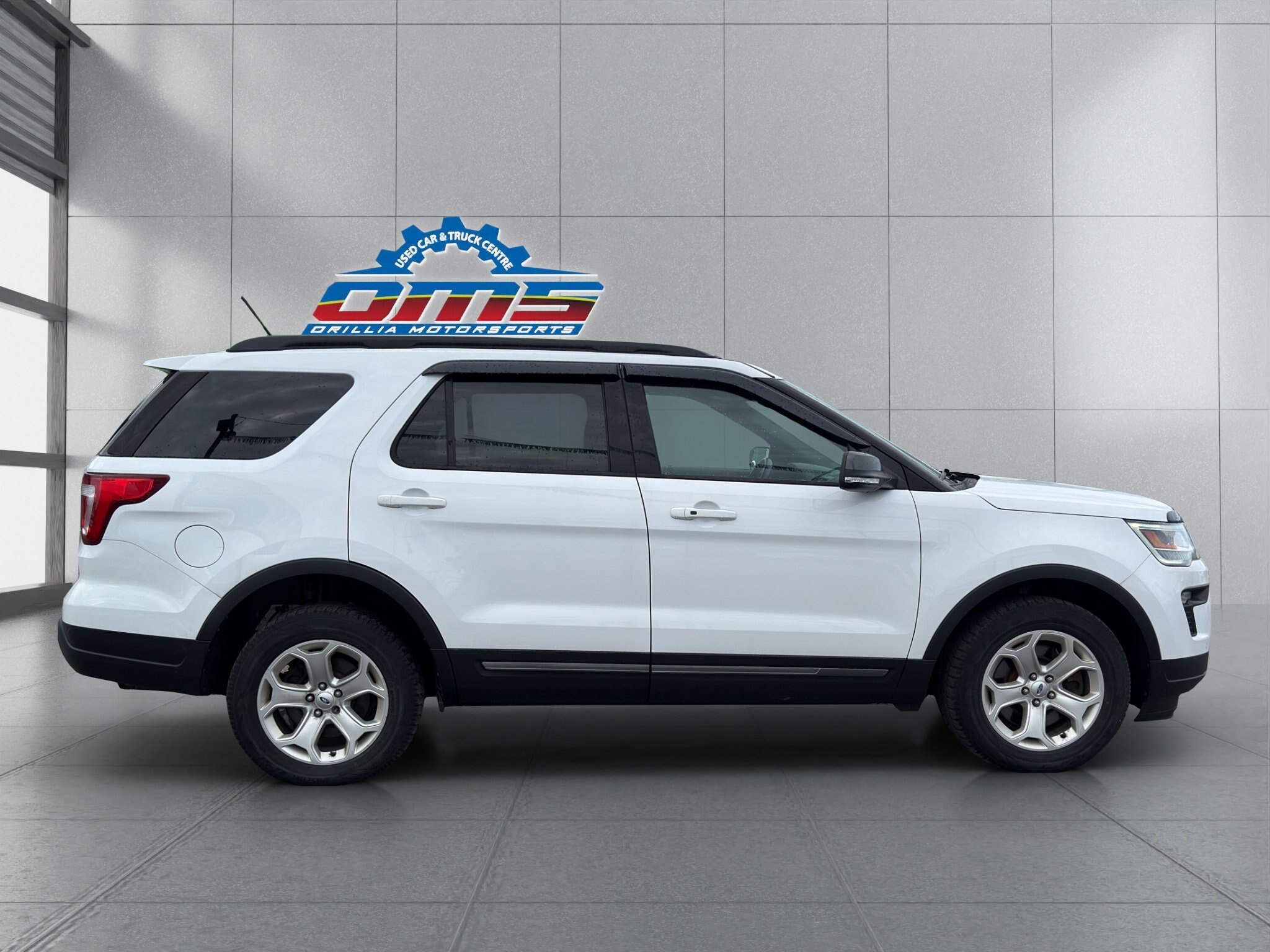 2019 FORD EXPLORER XLT / $259.84 BIWEEKLY INCLUDING TAX / 6 PASSENGER / NAVIGATION / REMOTE START