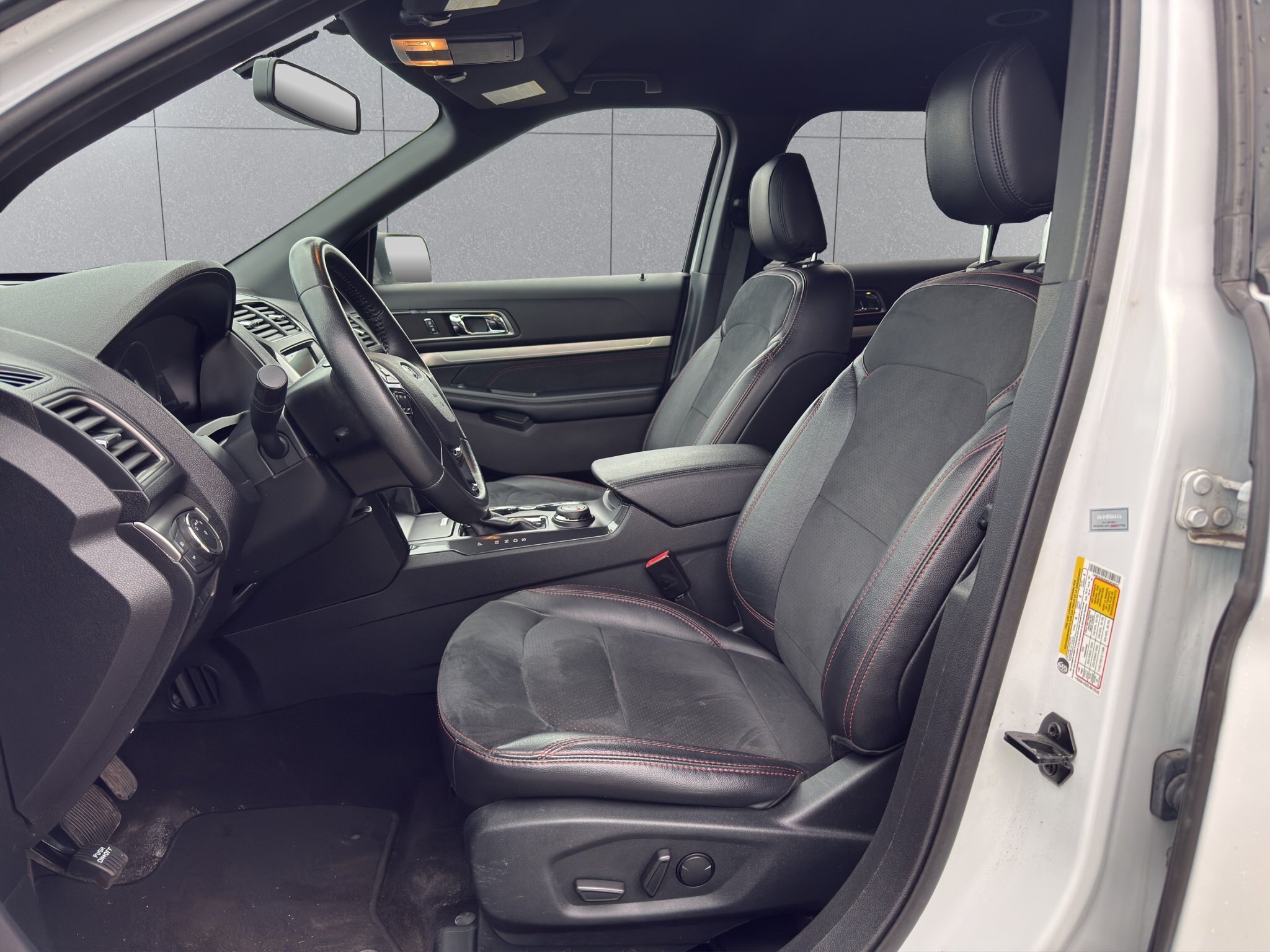 2019 FORD EXPLORER XLT / $259.84 BIWEEKLY INCLUDING TAX / 6 PASSENGER / NAVIGATION / REMOTE START